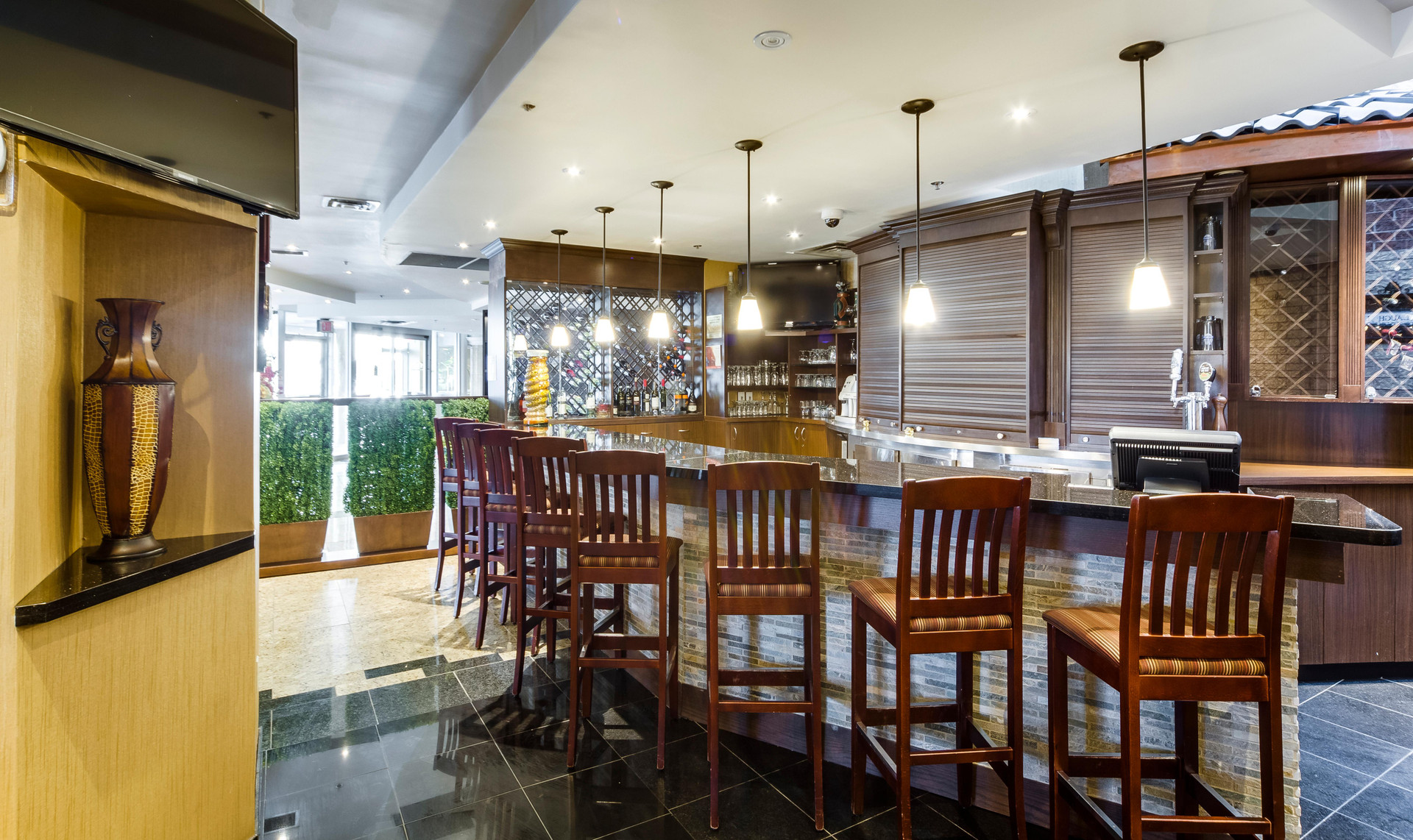 Bar/Salón Monte Carlo Inn Airport Suites