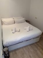 Alquiler Vacacional - Charming 1-bedroom apartment with WiFi, AC in beautiful Barcelona