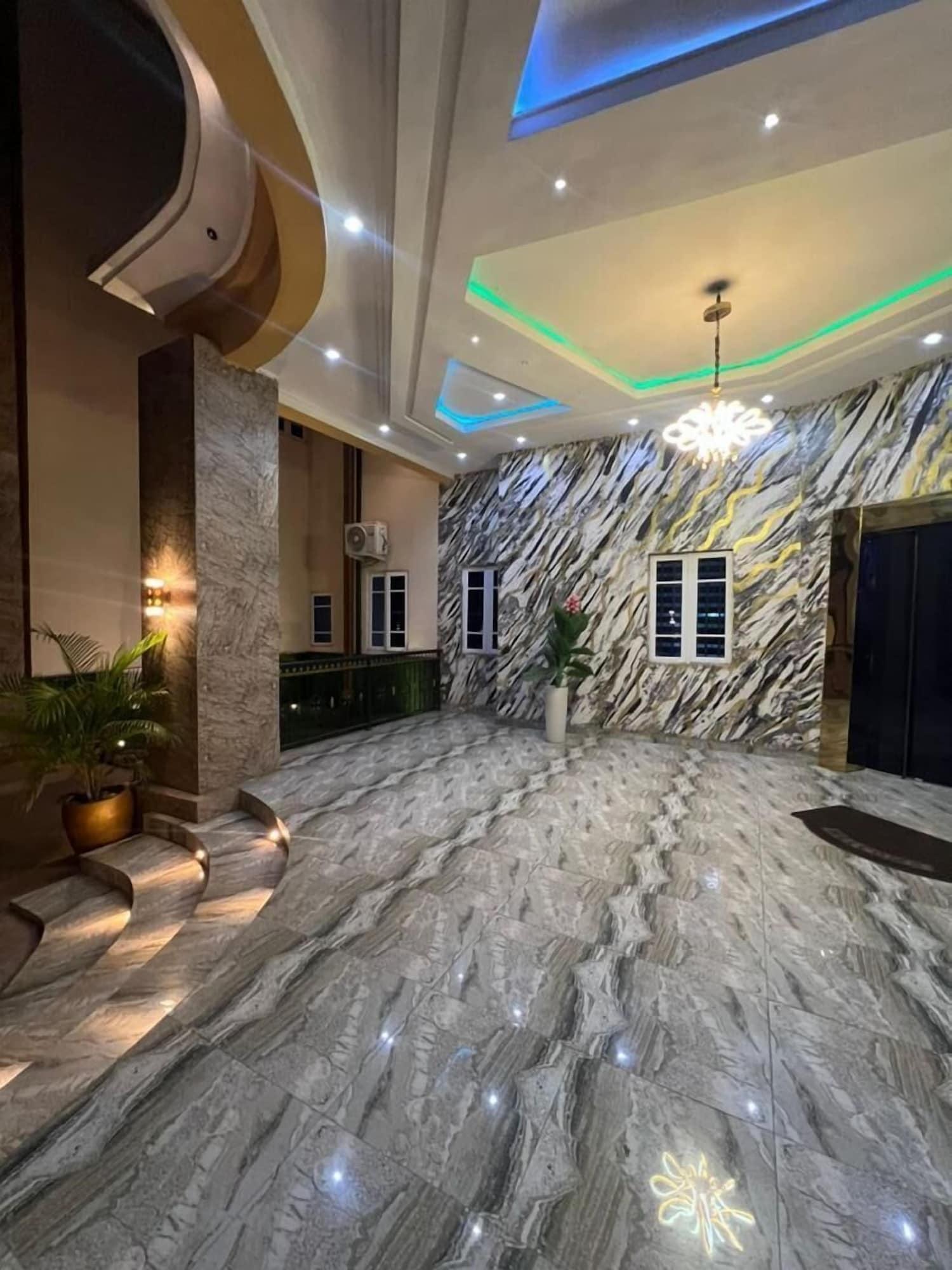 Vista Lobby Leons Hotel and Suite