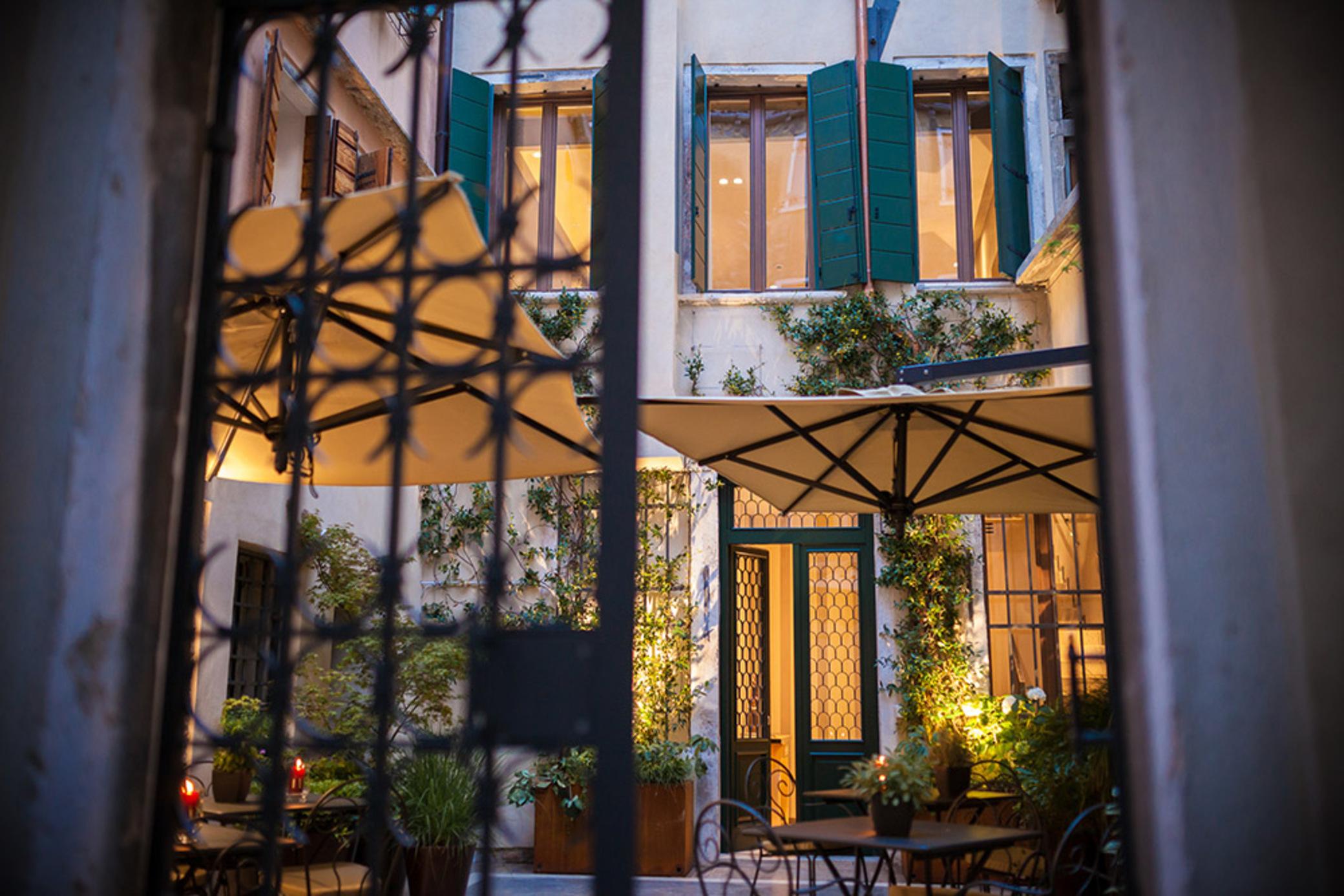 Vista Exterior Liassidi Wellness Suites