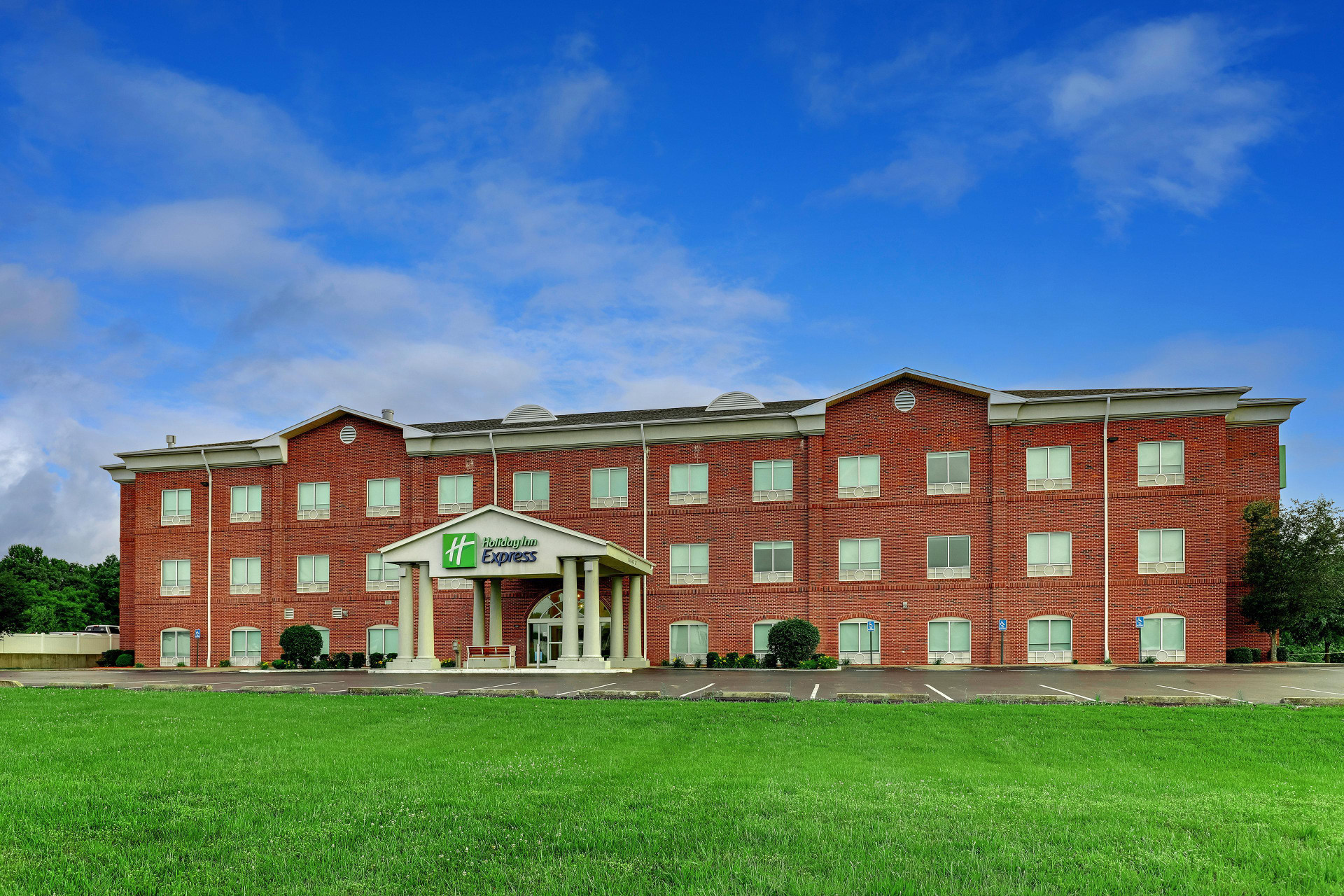 Vista Exterior Holiday Inn Express Campbellsville by IHG
