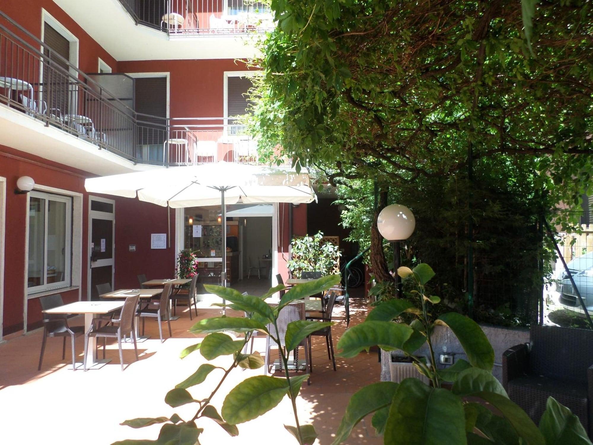 Vista Exterior Hotel Capinera