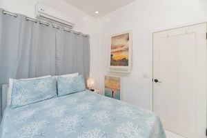 Renta Vacacional - Aqua de Mare #1 steps away from West Bay Beach