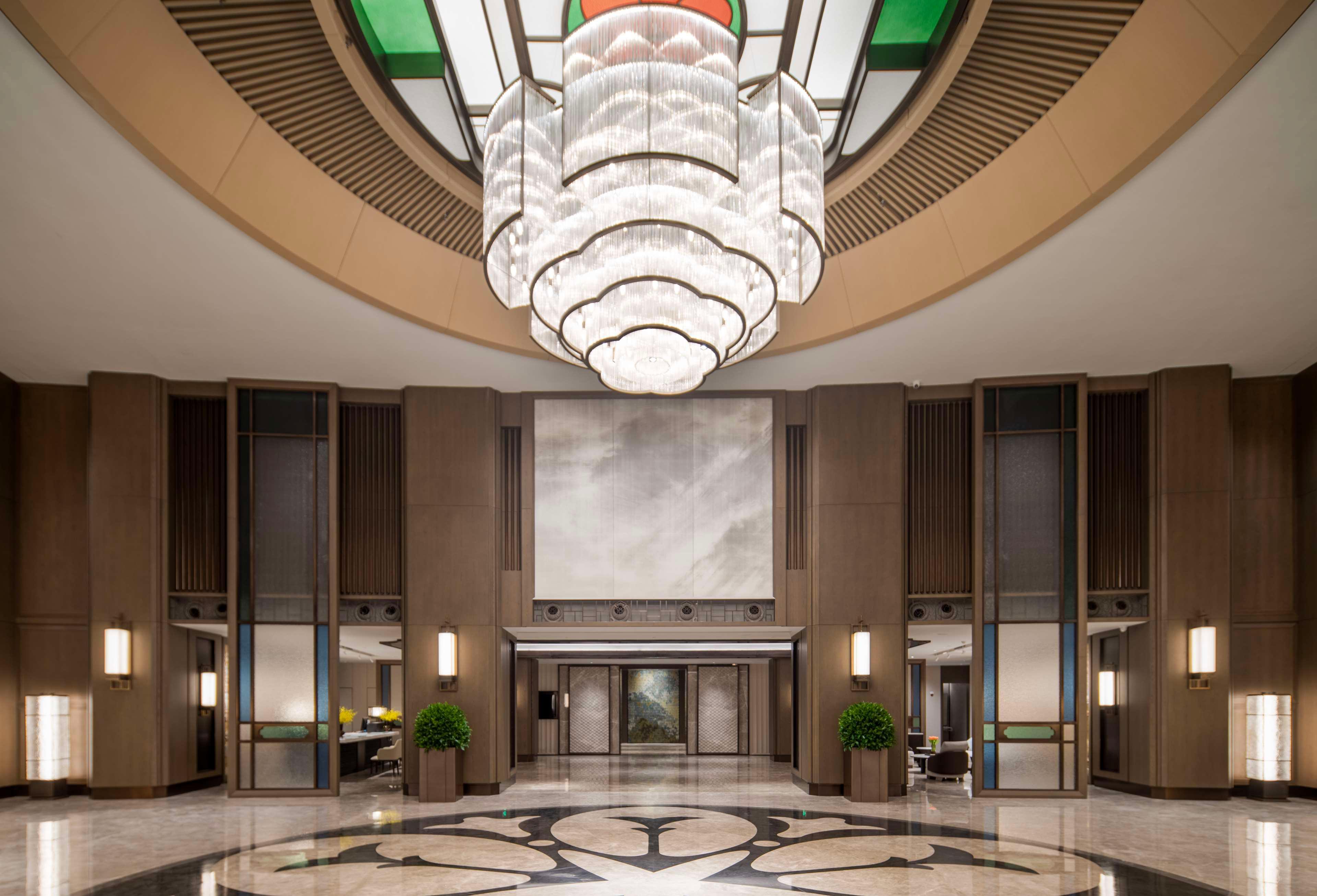 Vista Lobby Yuexiu Hotel Guangzhou, Curio Collection by Hilton