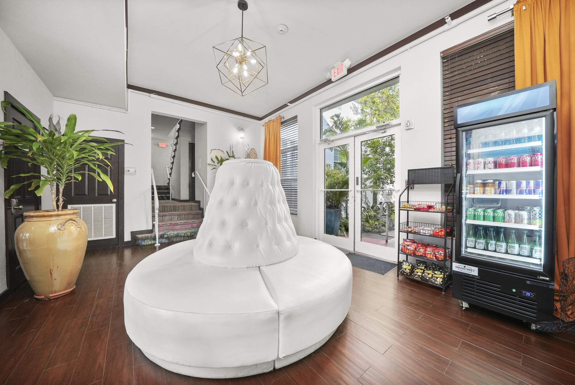 Vista Lobby Tradewinds Apartment Hotel