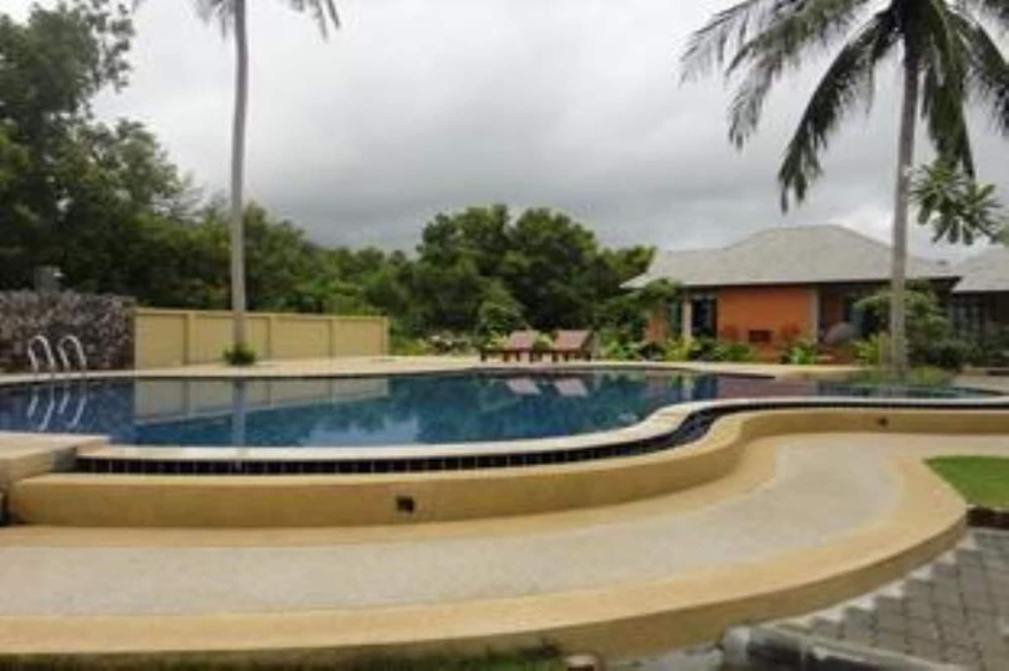 Vista Piscina Khanom Sunrise Beach Hotel