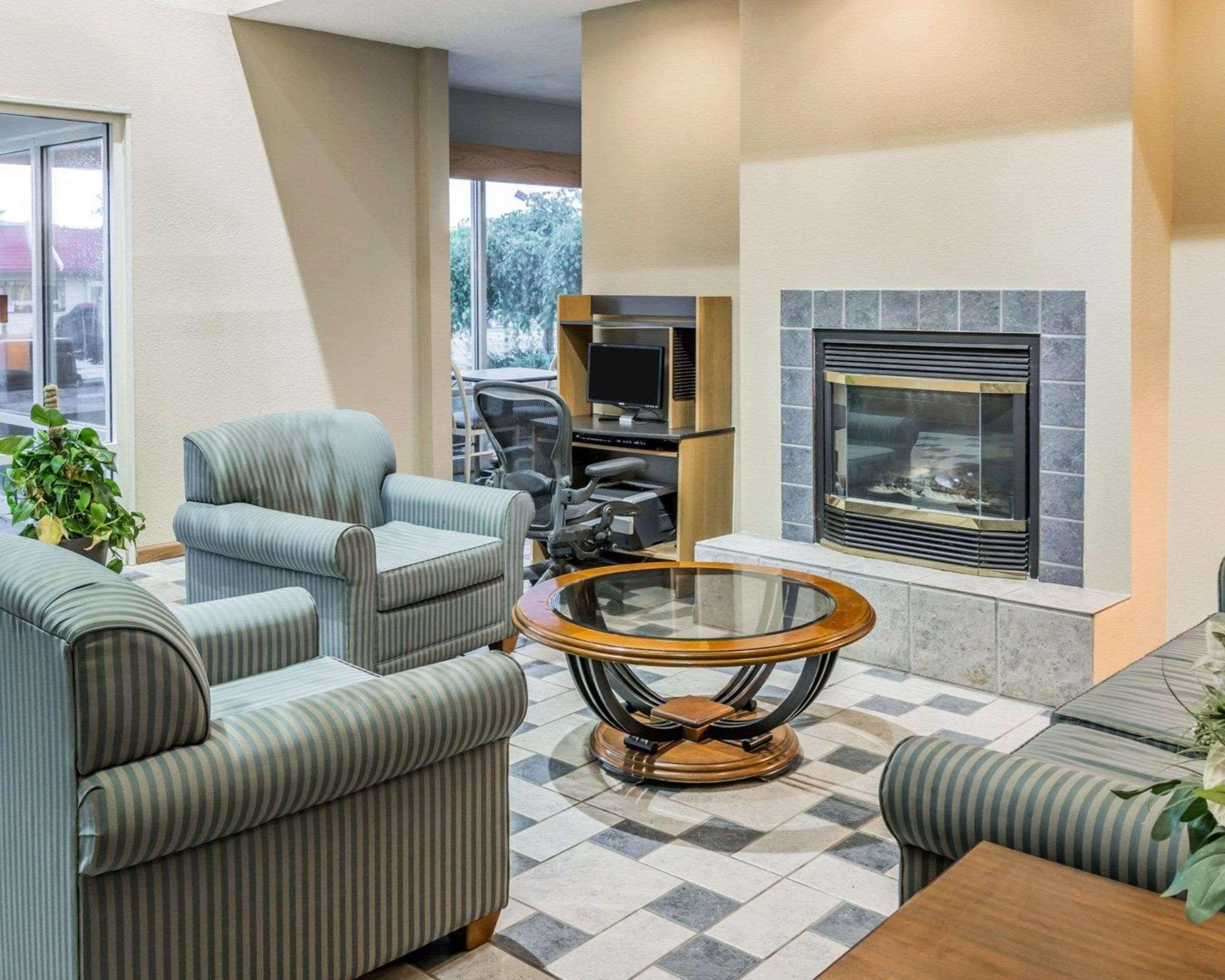 Vista Lobby Quality Inn Kalamazoo near Wings Stadium