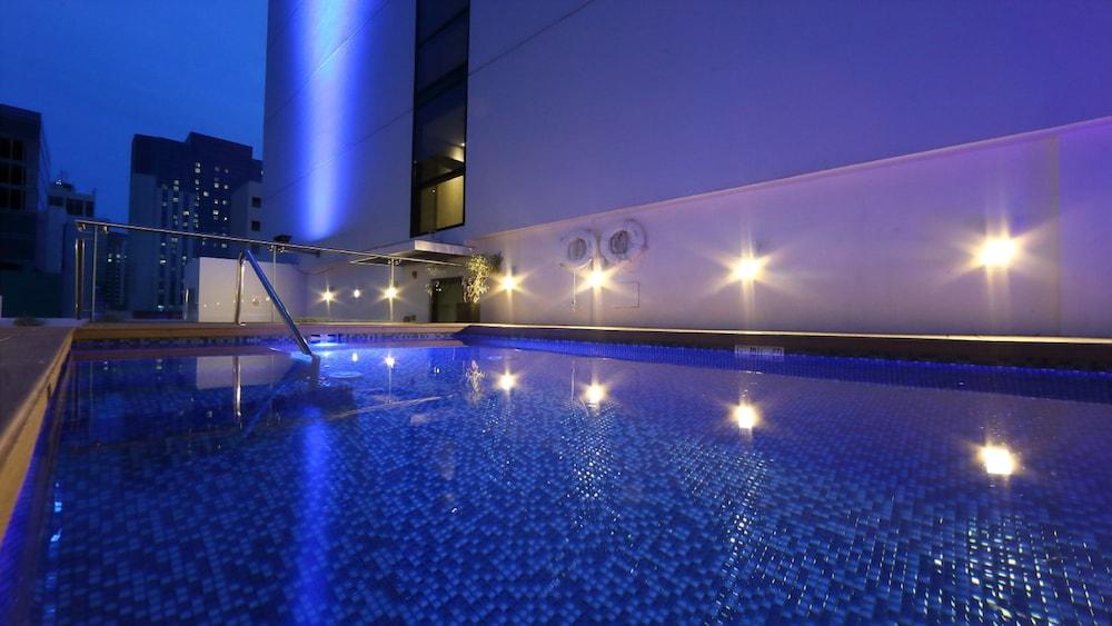 Vista Piscina Holiday Inn Panama Distrito Financiero by IHG