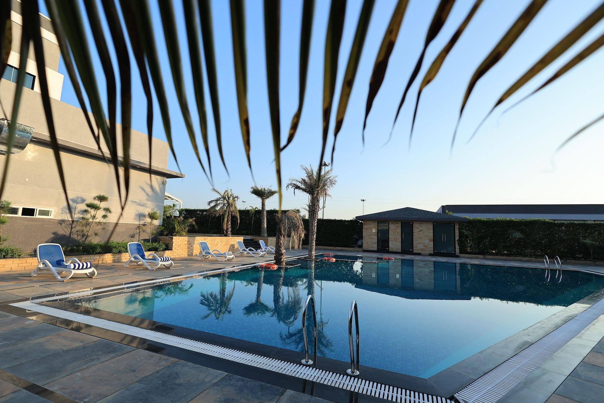 Vista Piscina Krishna Hotel And Resort