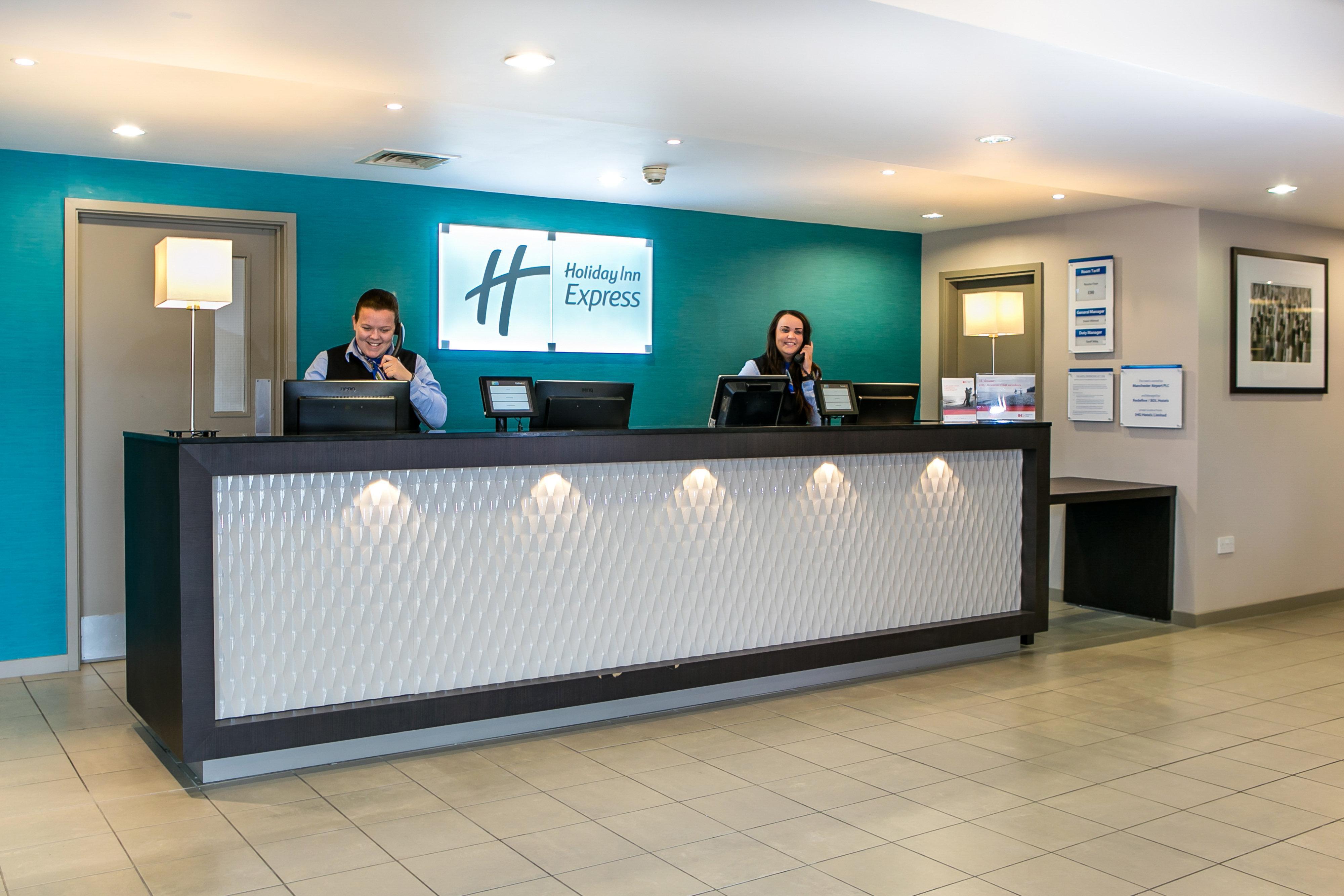 Vista Lobby Holiday Inn Express Manchester Airport by IHG