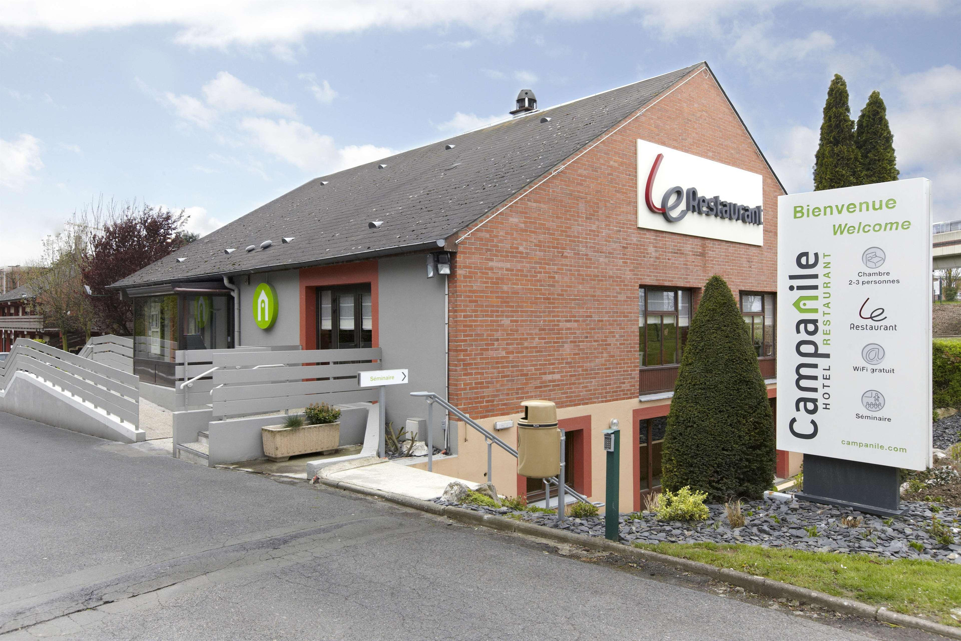 Vista Exterior Campanile Lille Sud-CHR