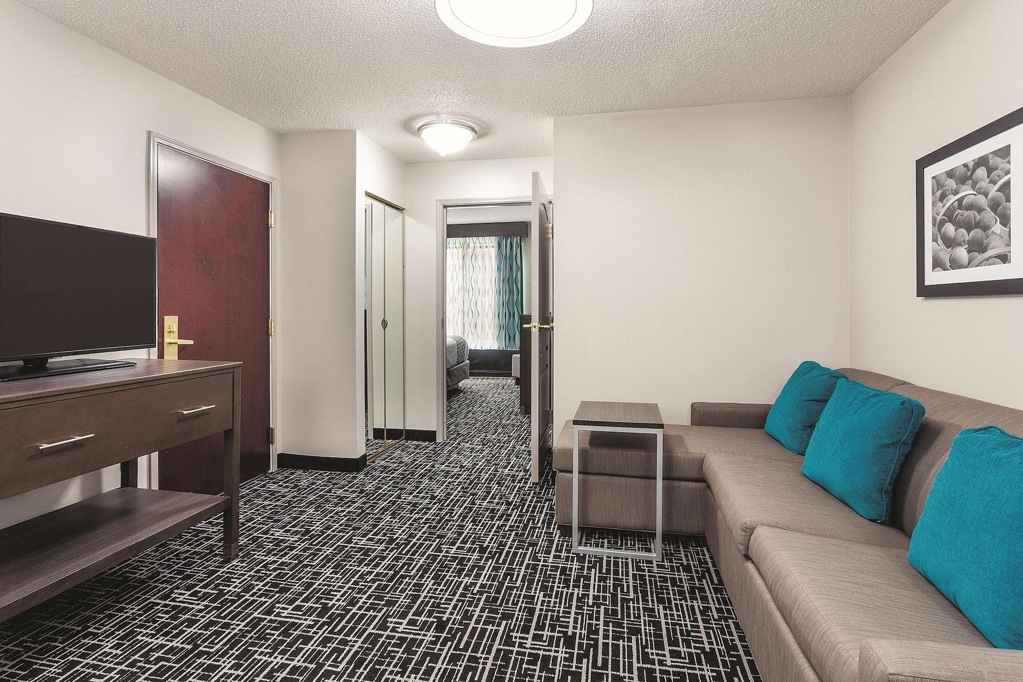 Habitación La Quinta Inn & Suites by Wyndham Covington