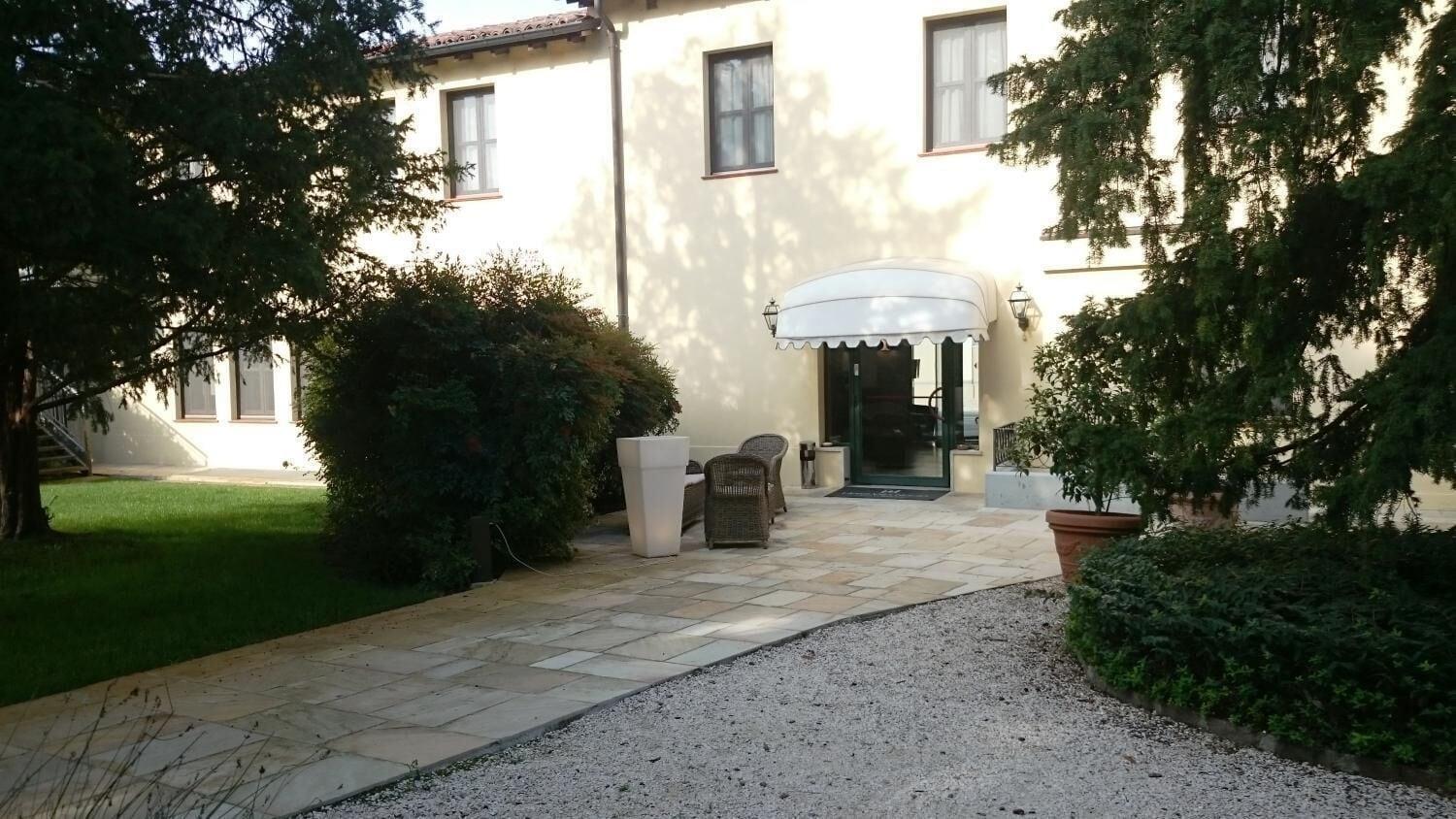 Vista Exterior Villa Nabila