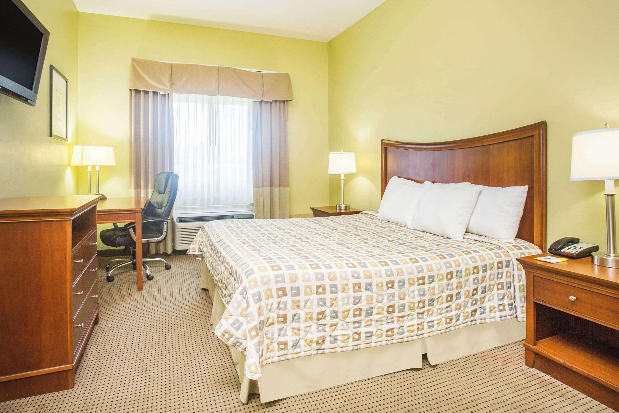 Habitación Days Inn & Suites by Wyndham Swainsboro