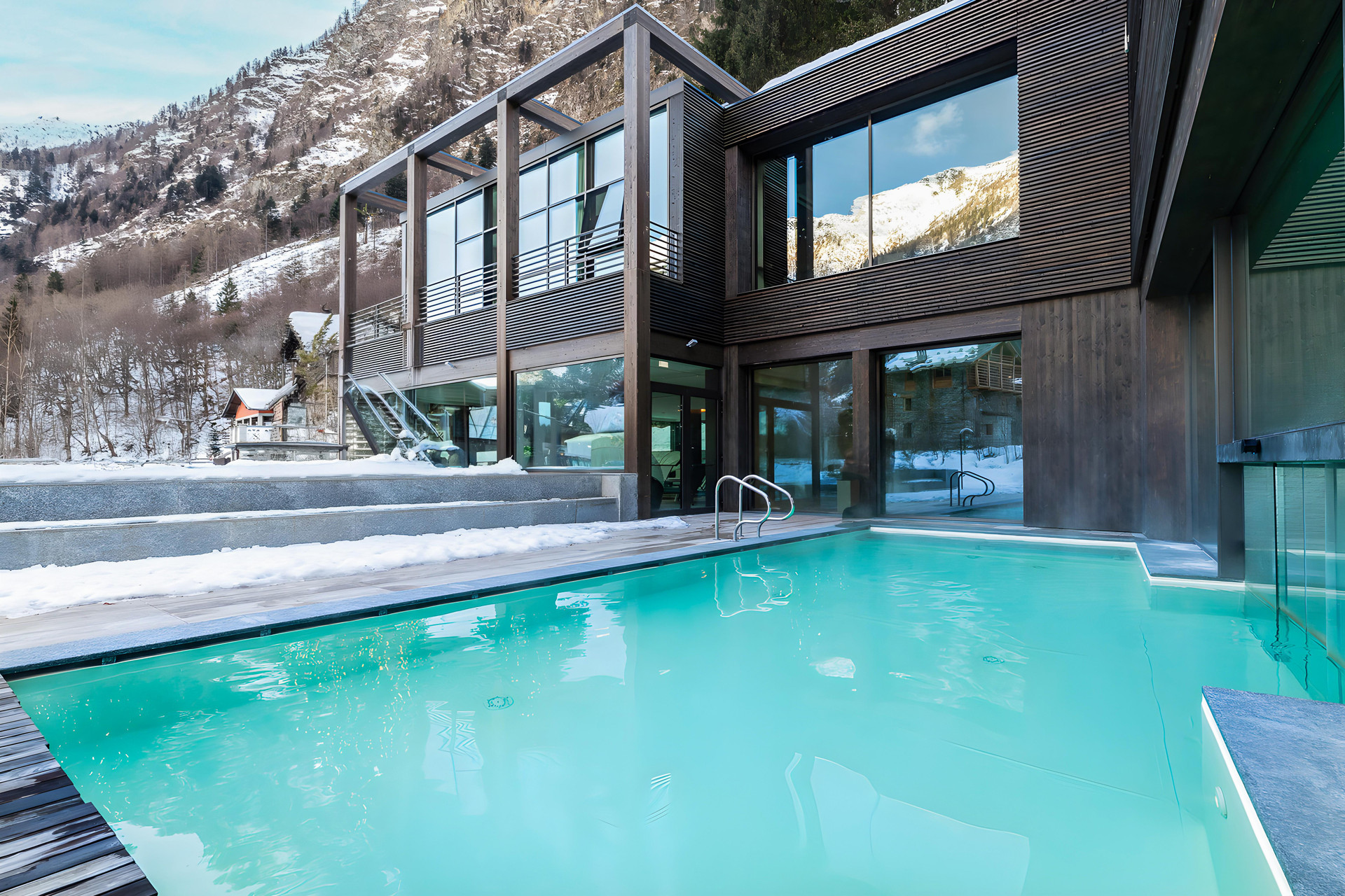 Vista Piscina NH Collection Alagna Mirtillo Rosso