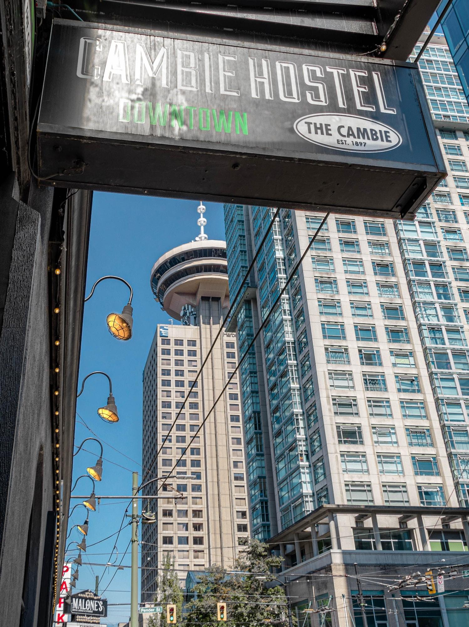 Vista Exterior Cambie Downtown Hostel