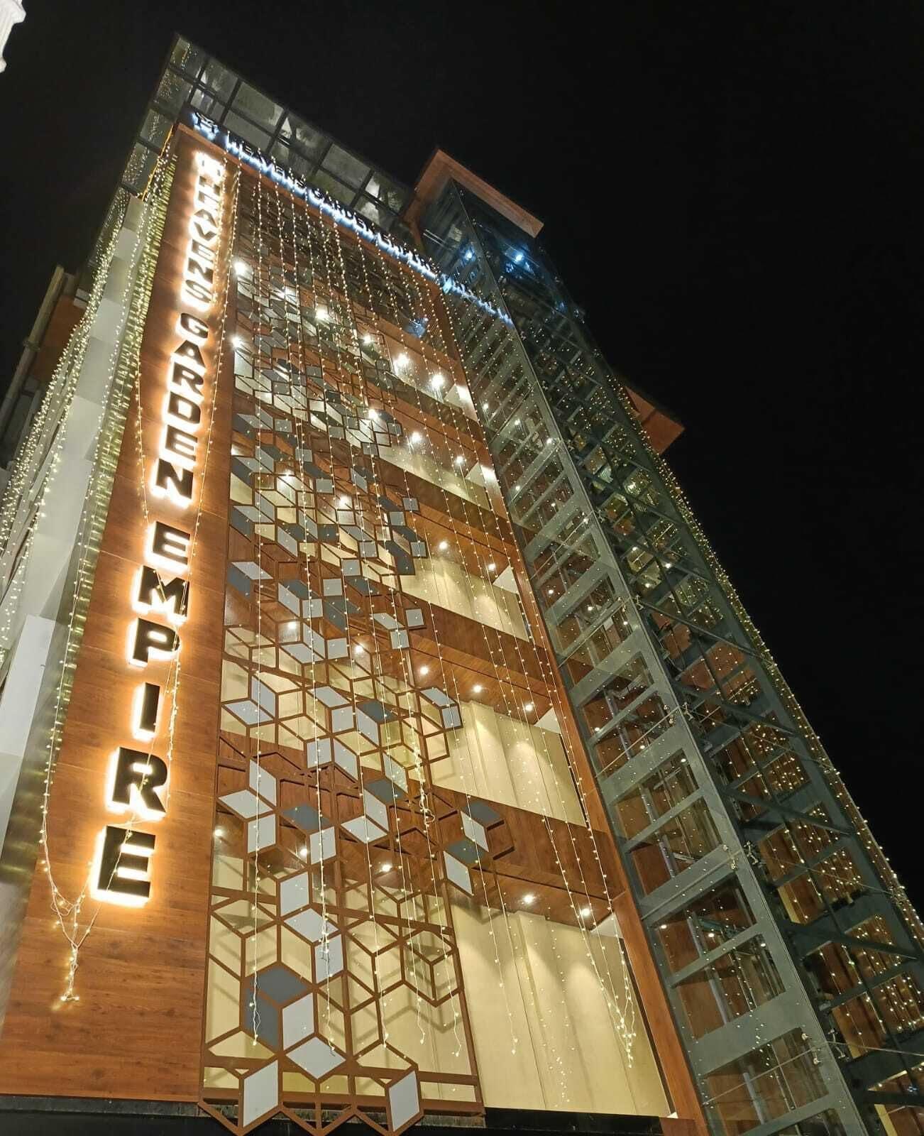 Vista Exterior Heavens Garden Emire