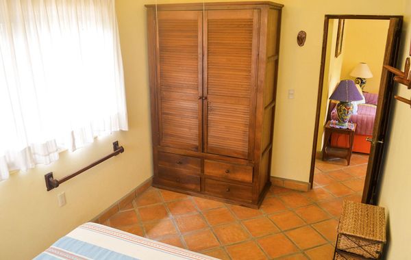 Family 2 BR apartment w/ kitchen, patio, yoga, spa services, 1min walk to beach - Hoteles con alberca en Puerto Escondido, Oaxaca
