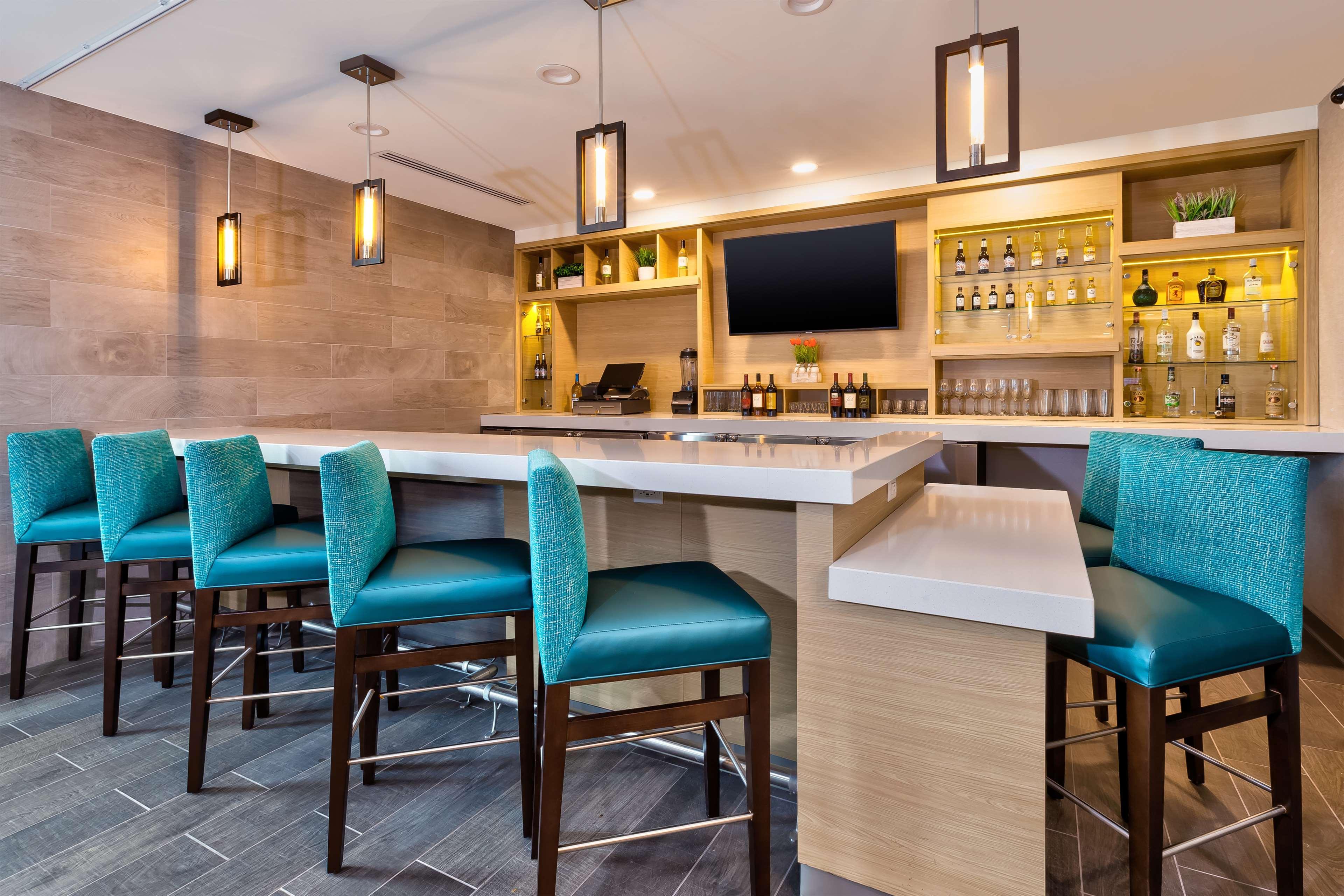 Bar/Salón Home2 Suites by Hilton Tucson Airport