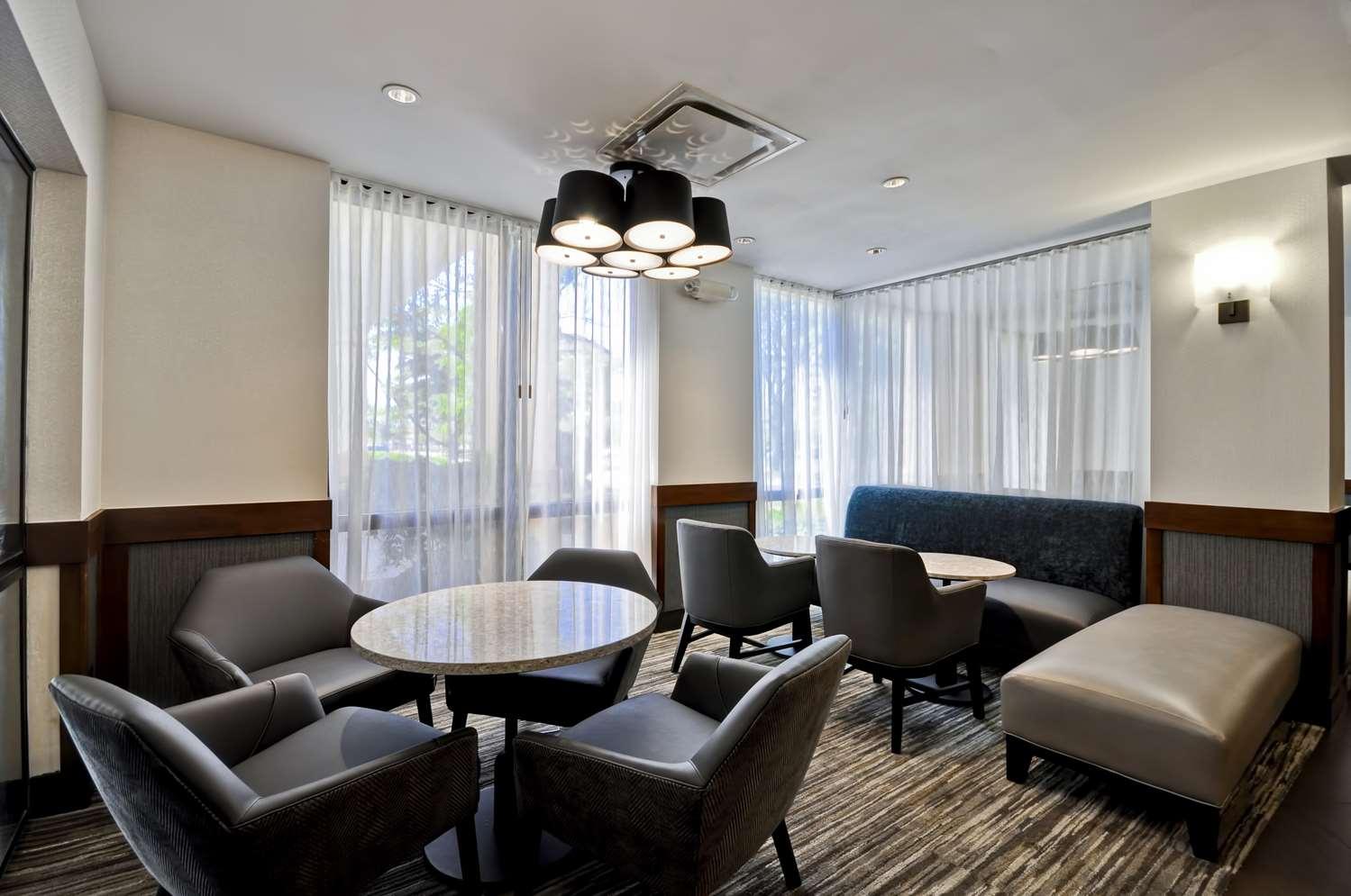 Vista Lobby Home2 Suites by Hilton Indianapolis Keystone Crossing