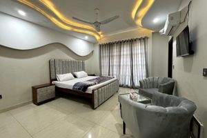 Alojamiento - Lavish Guest Line