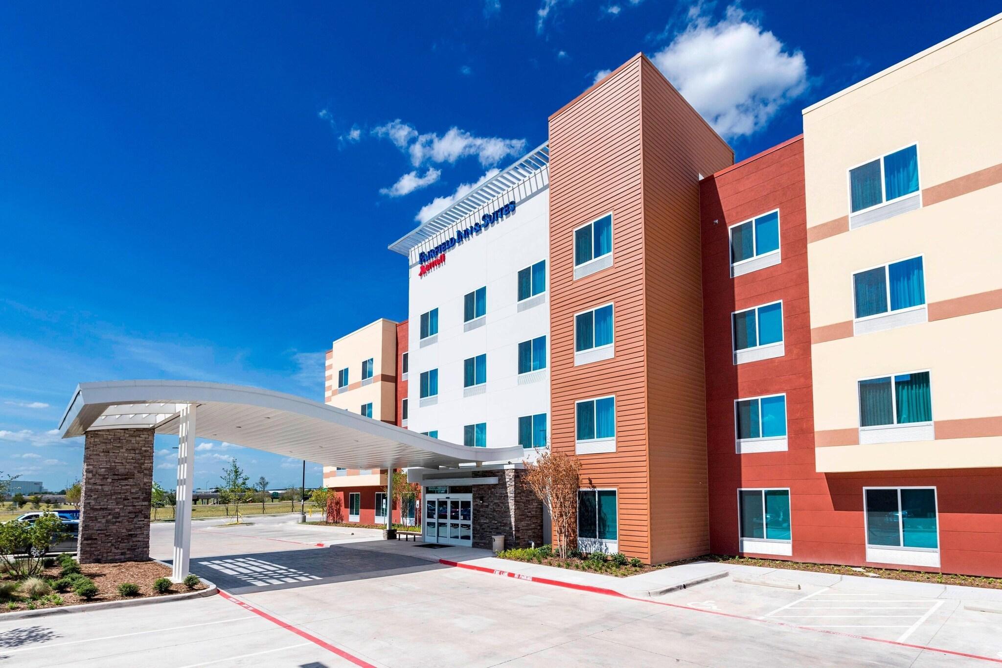 Vista Exterior Fairfield Inn & Suites by Marriott Dallas Waxahachie