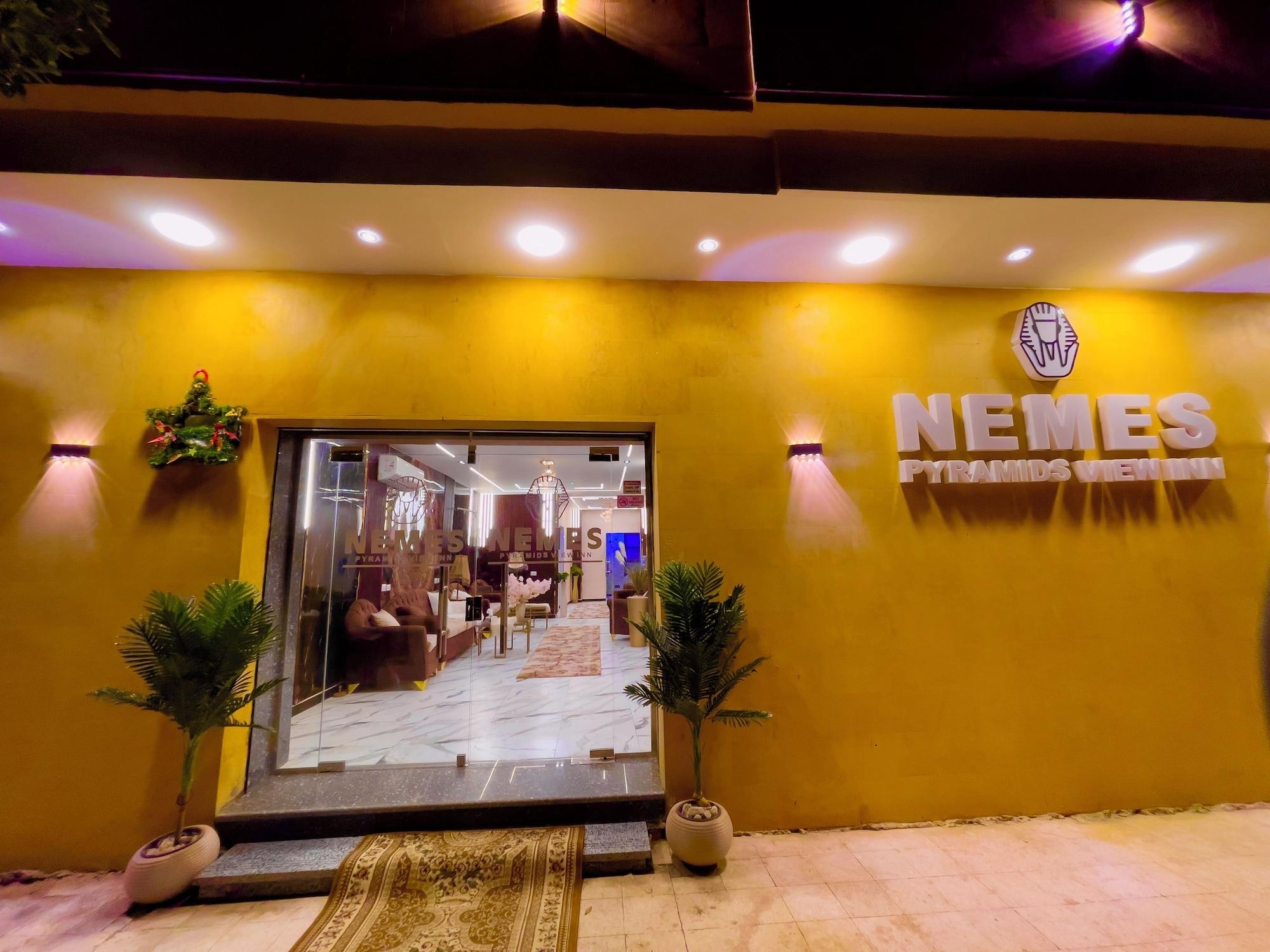 Varios Nemes Pyramids View INN