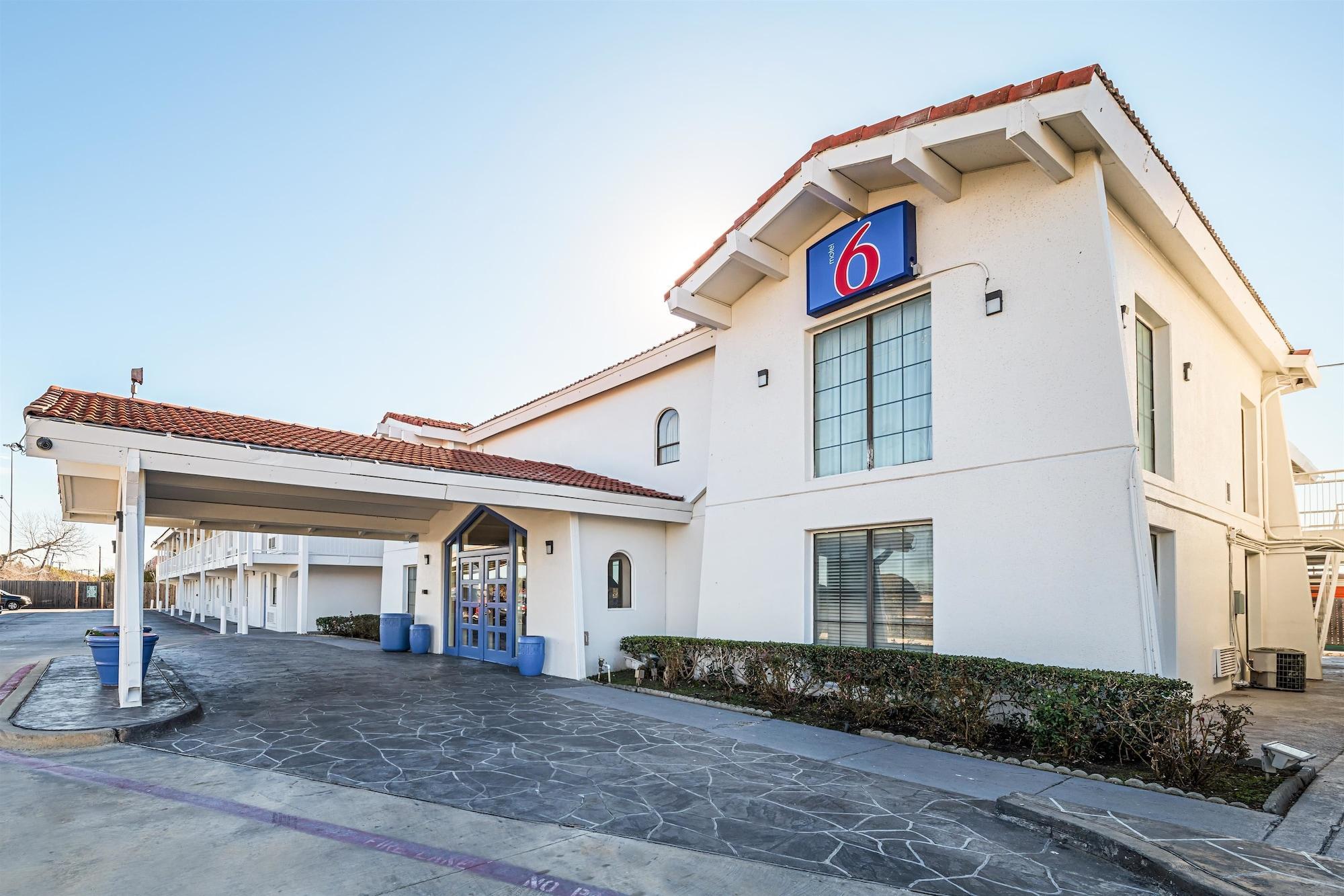 Vista Exterior Motel 6 Grand Prairie, TX - Interstate 30