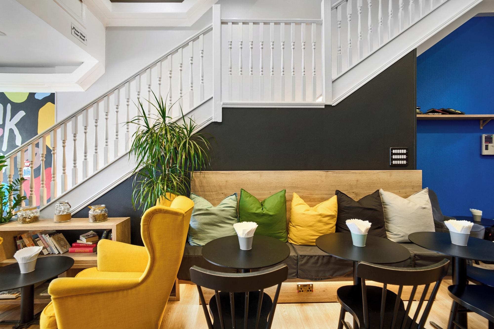 Vista Lobby Best Western Greater London Hotel