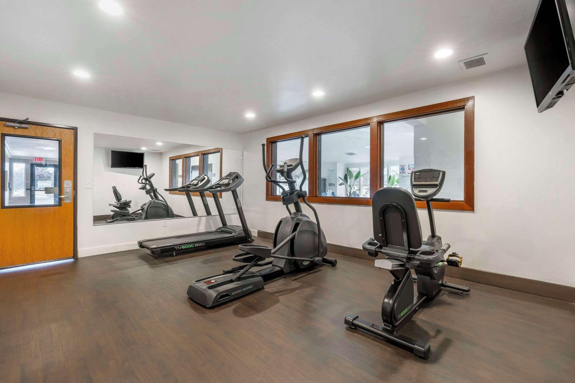 Gimnasio Comfort Inn & Suites Redwood Country