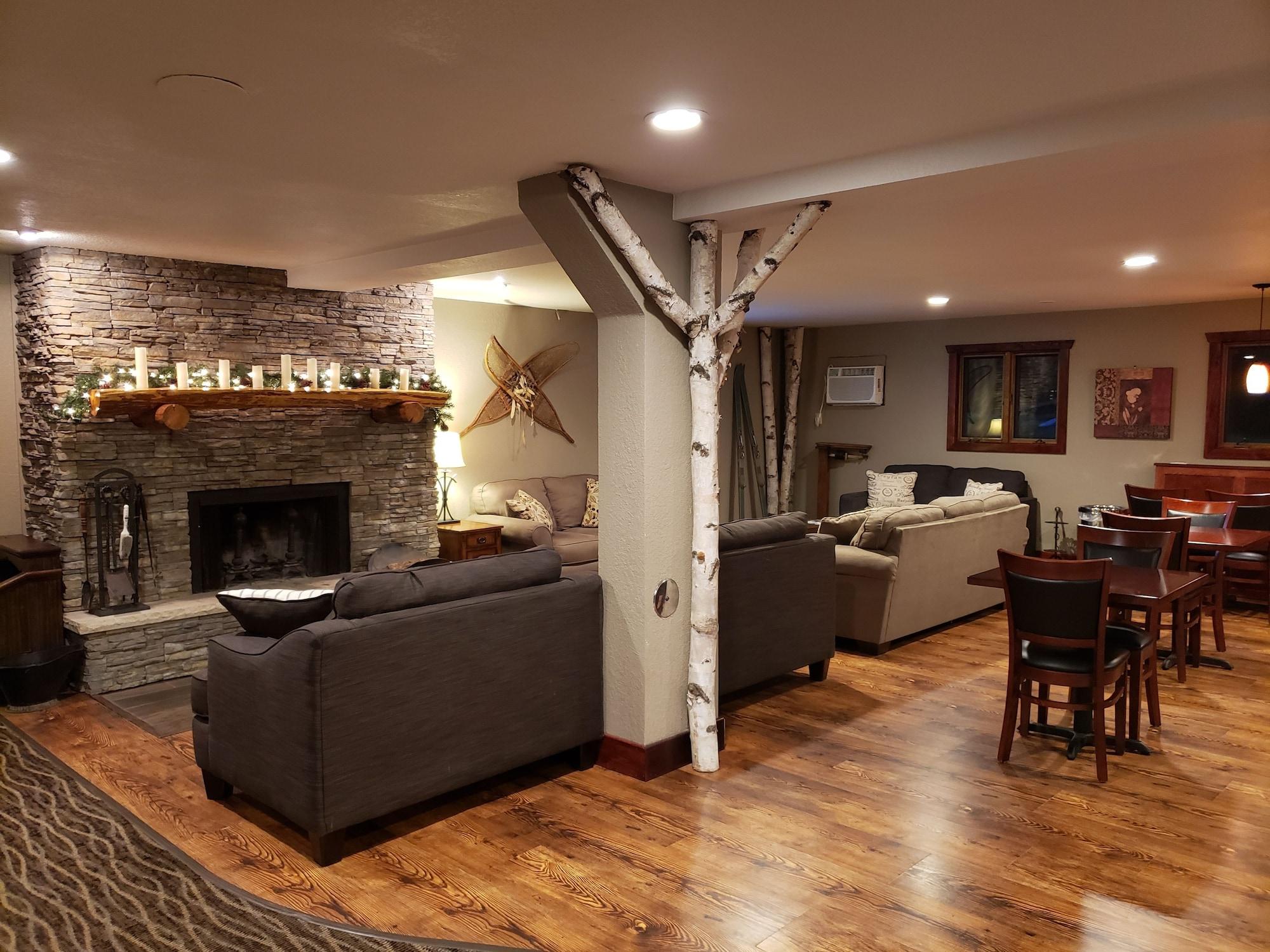 Vista Lobby Rib Mountain Inn