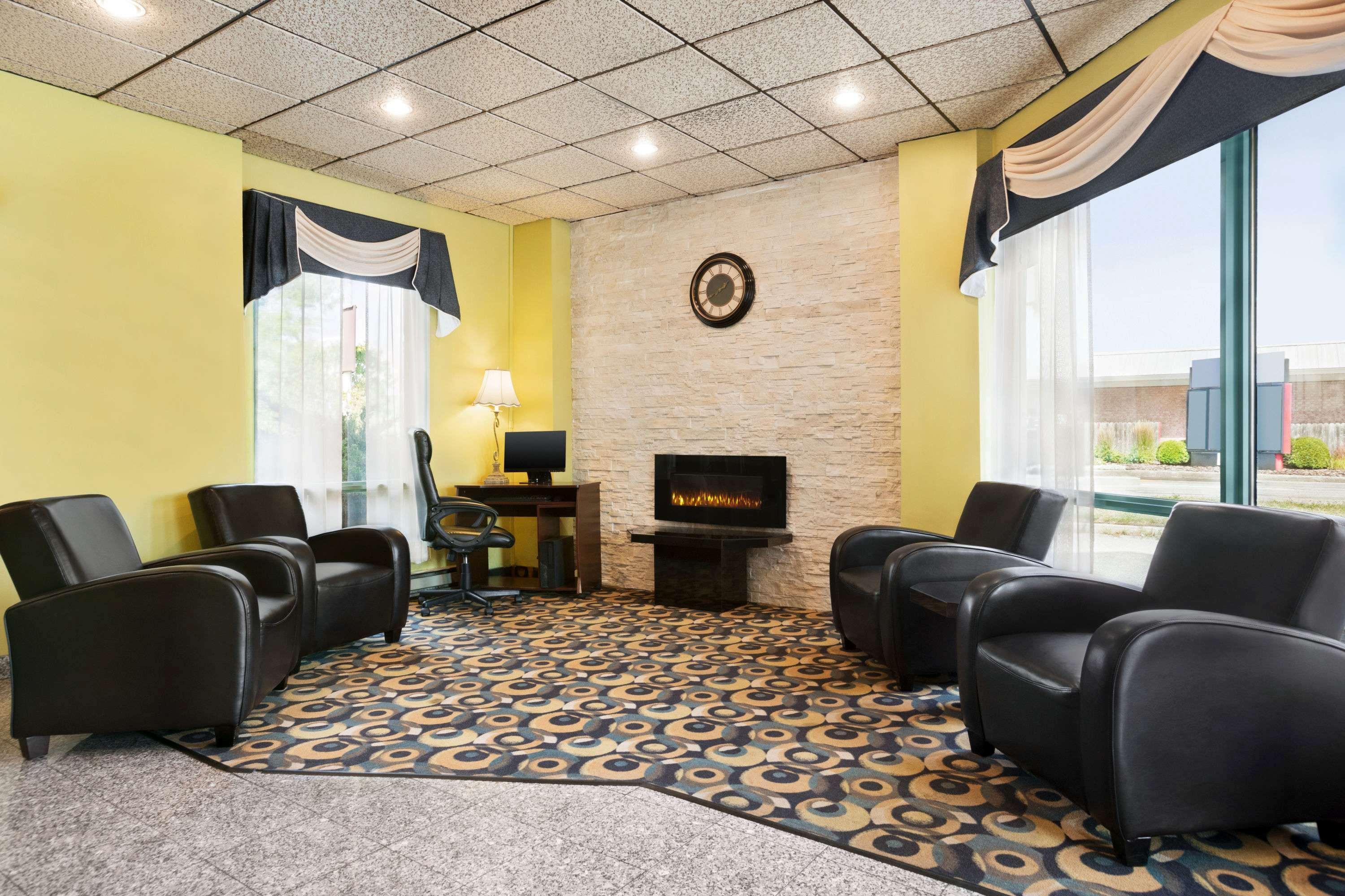 Vista Lobby Days Inn by Wyndham Ste. Helene-de-Bagot