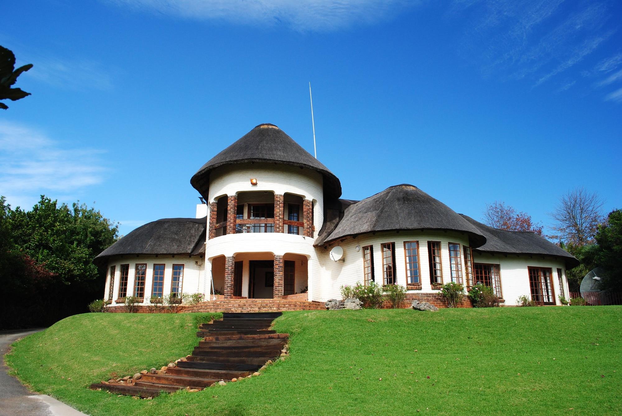 Varios Maclear Manor Guesthouse