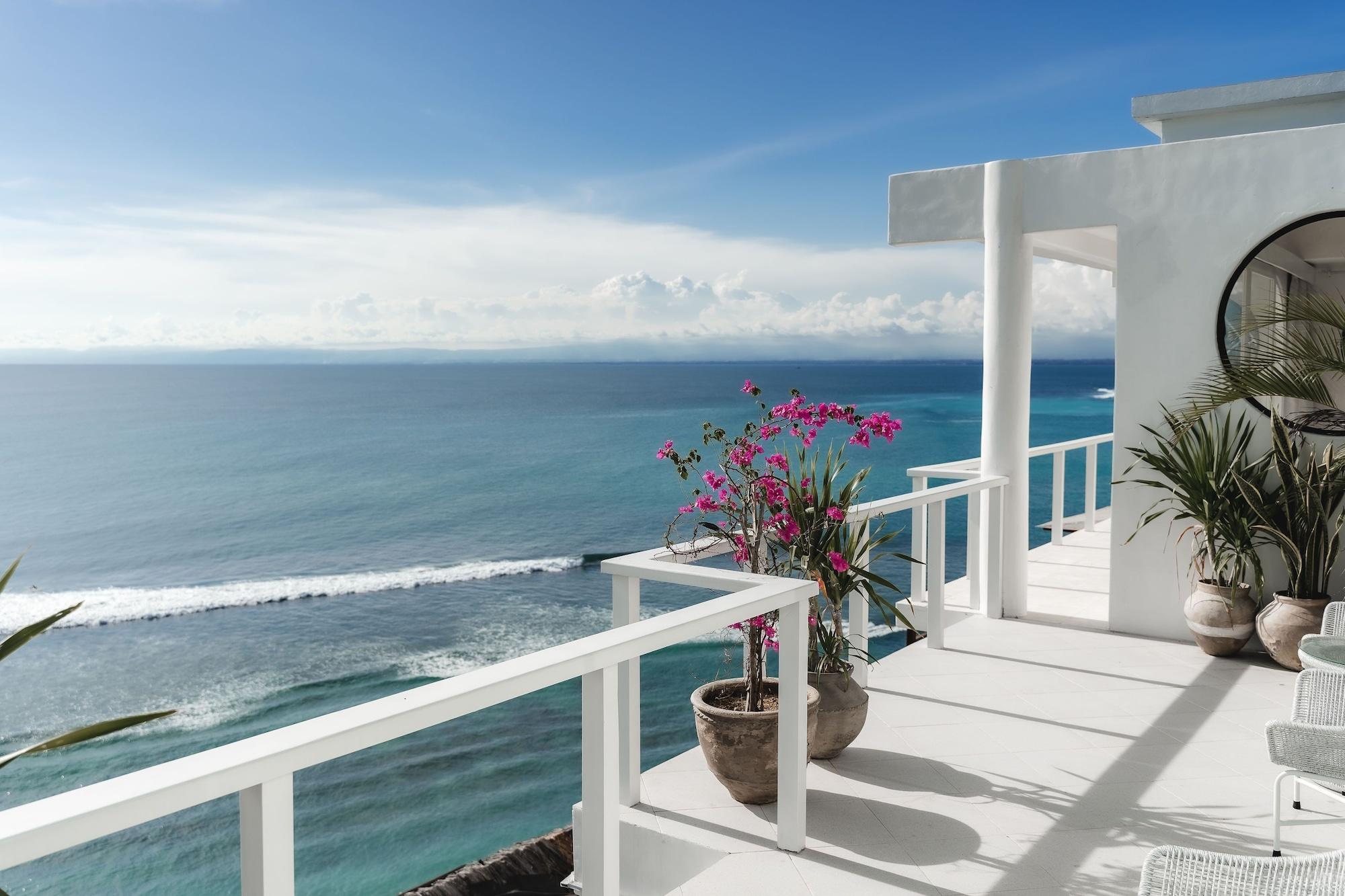 Varios Blue Ocean Bingin