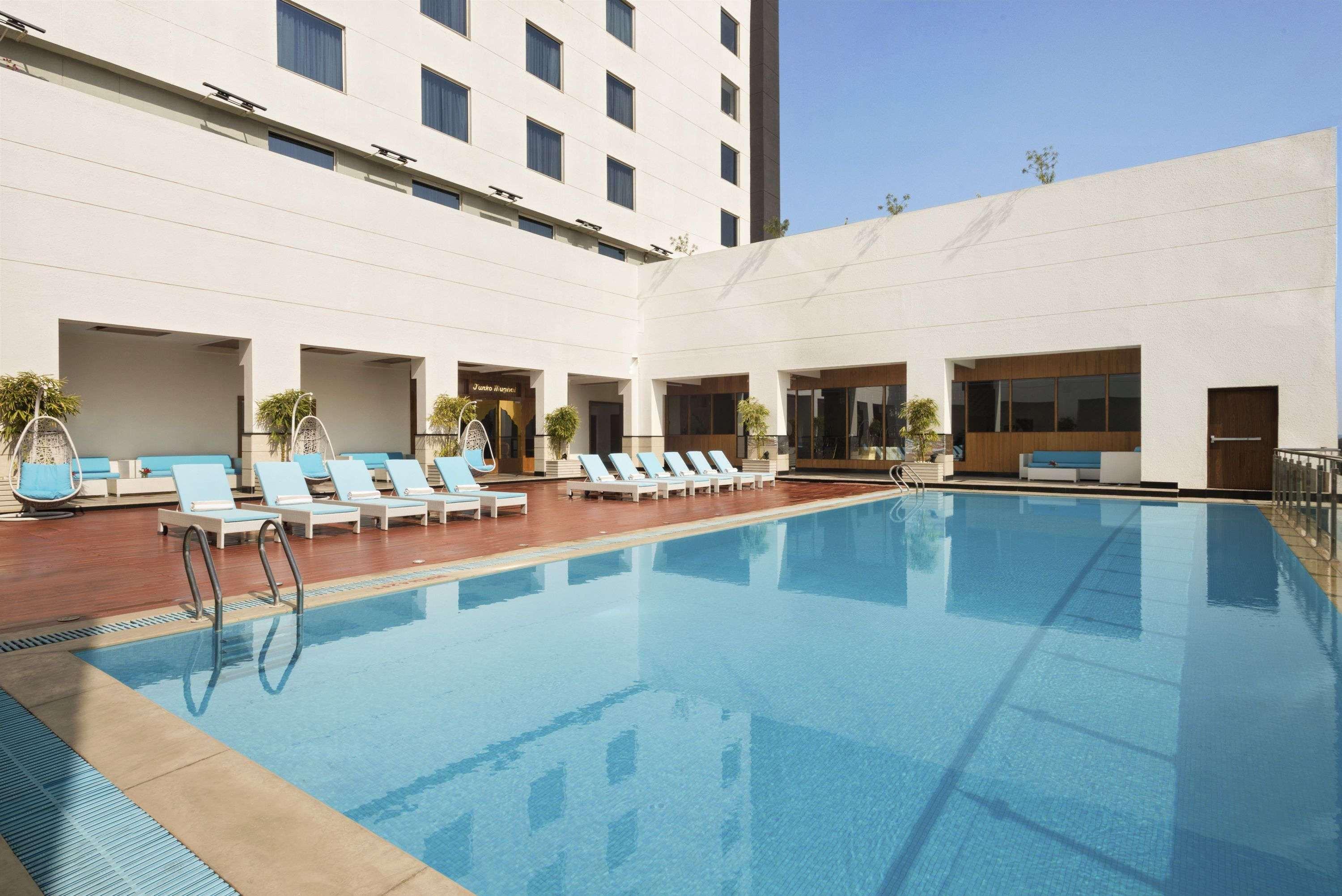Vista Piscina Ramada Plaza by Wyndham Agra
