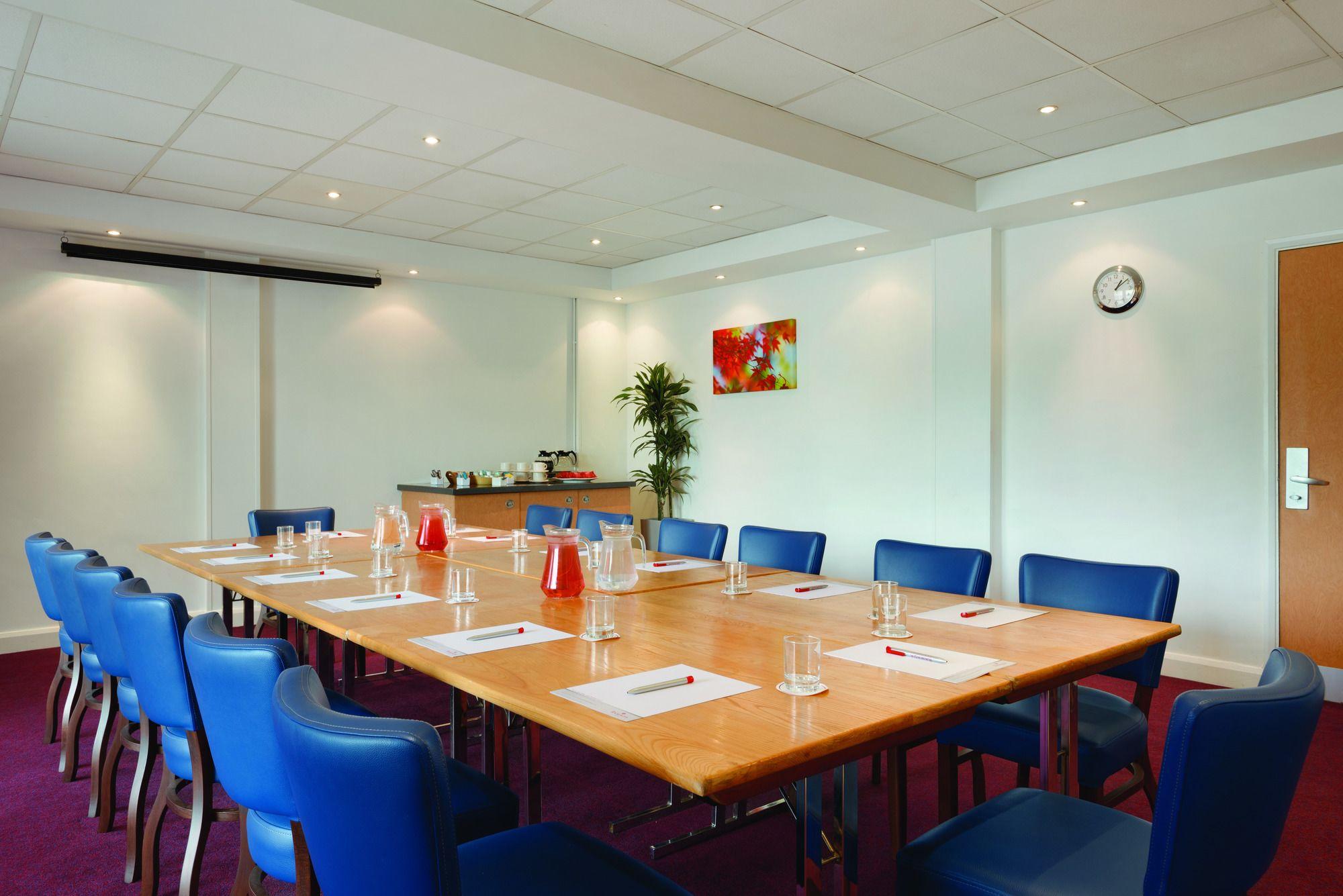 Sala de Reuniones Ramada by Wyndham Wakefield