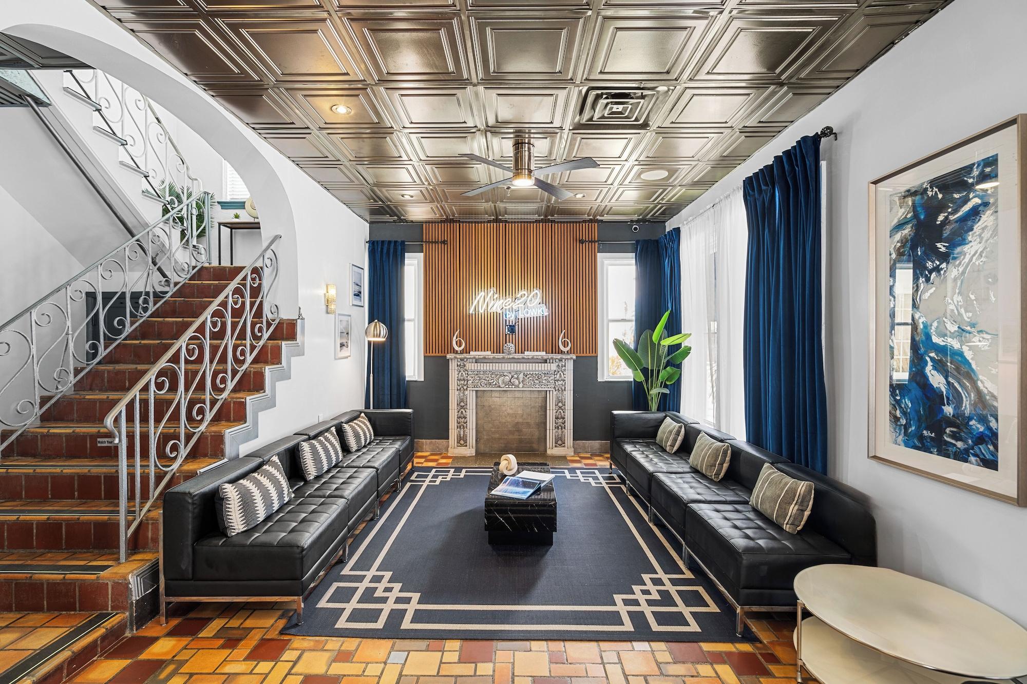 Vista Lobby Nine20 Collins Apartments by Lowkl