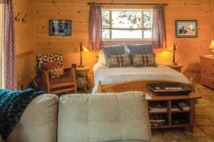 Alquiler Vacacional - Romantic Riverfront Cottage - 1 Mile to Winthrop!