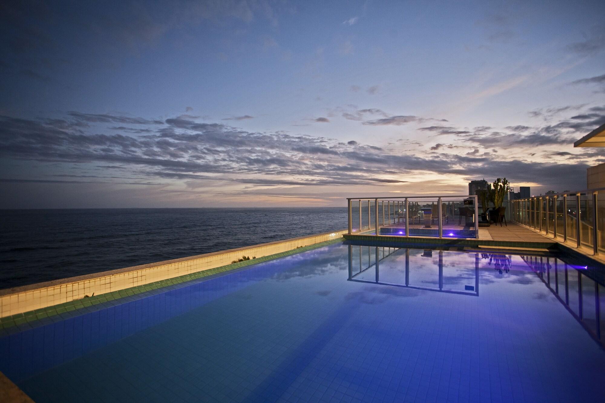 Vista Piscina Paradiso Macaé Hotel