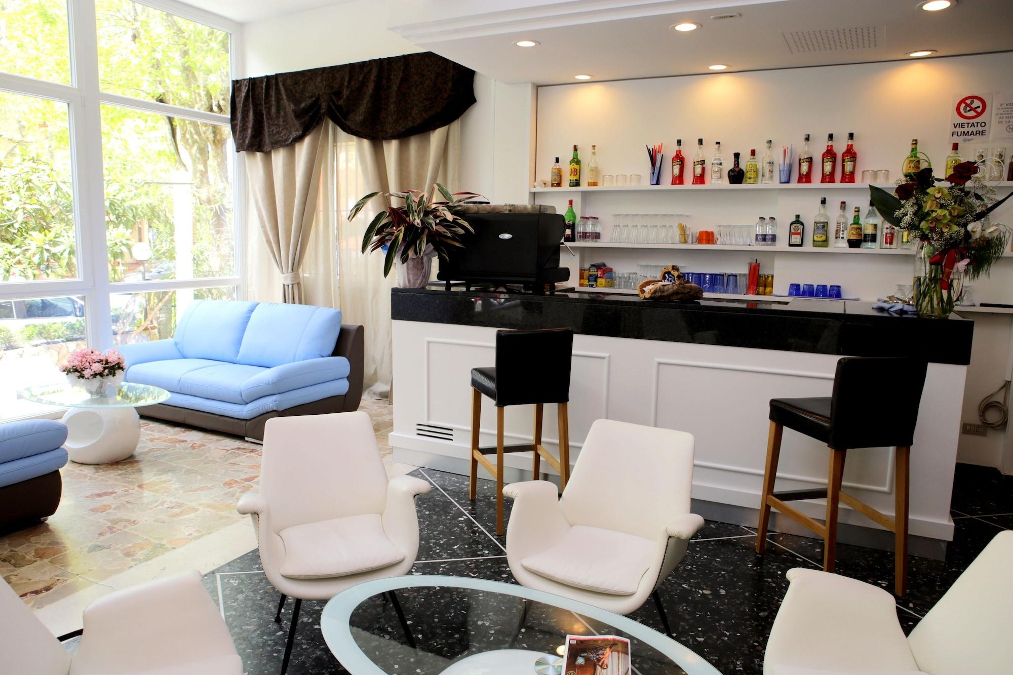 Bar/Salón New Hotel Jolie