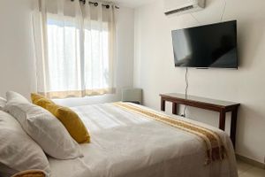 Alquiler Temporario - Cozy apartment on hotel zone, walking distance from shops and restaurants.