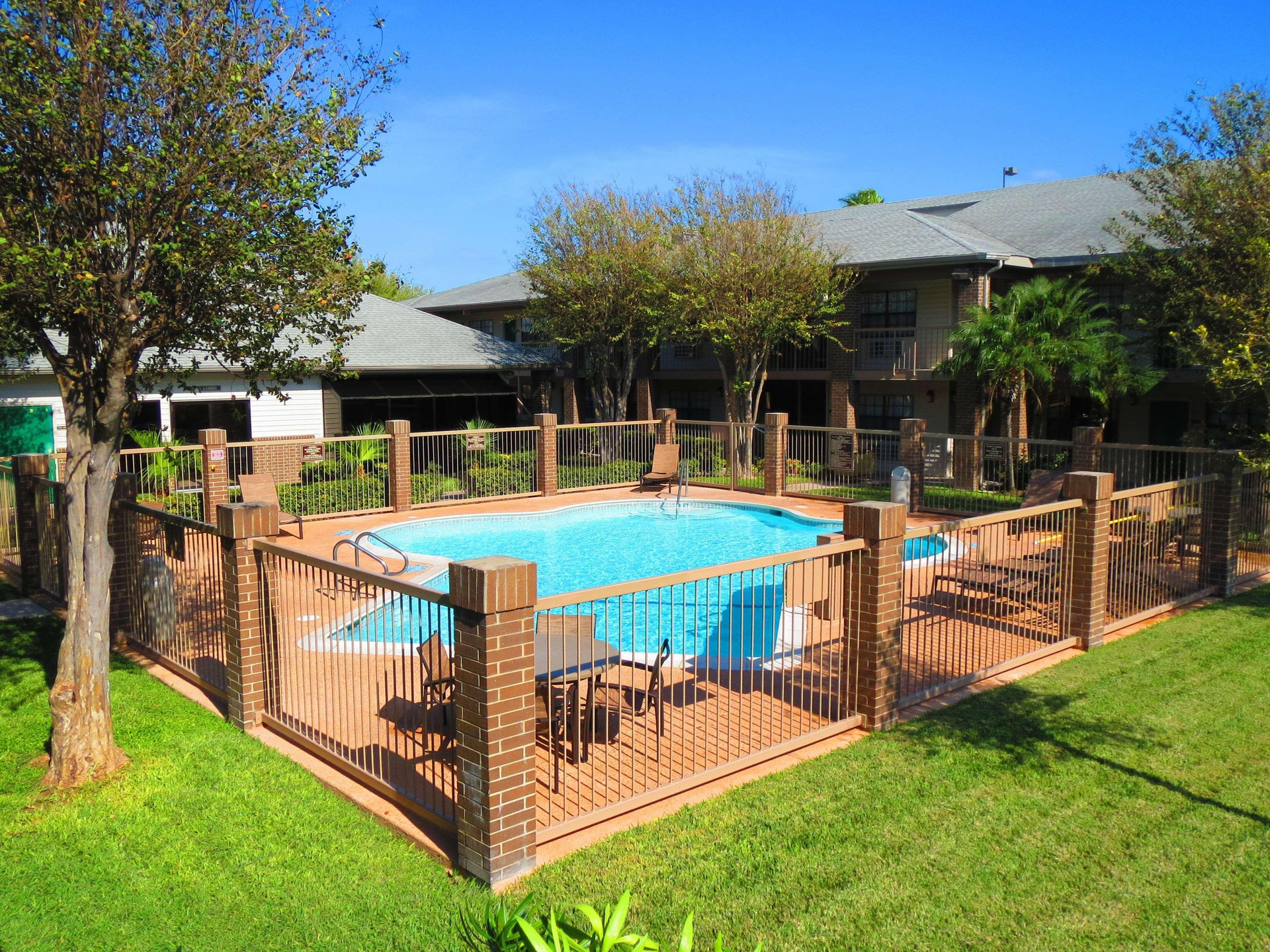 Vista Piscina Best Western McAllen Medical Center