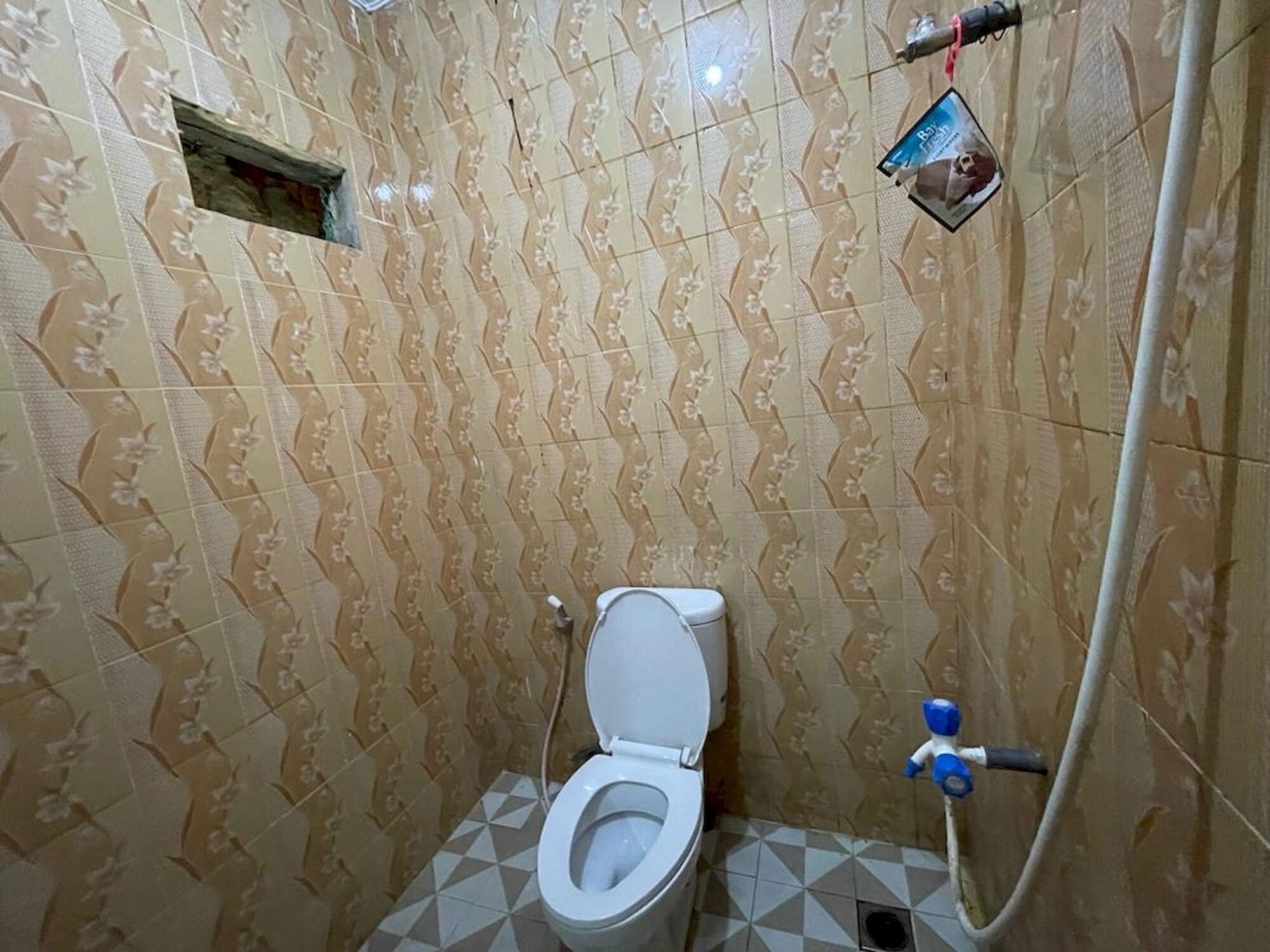 Equipamiento de Habitación OYO 93292 Raudhatul Husna Homestay Syariah