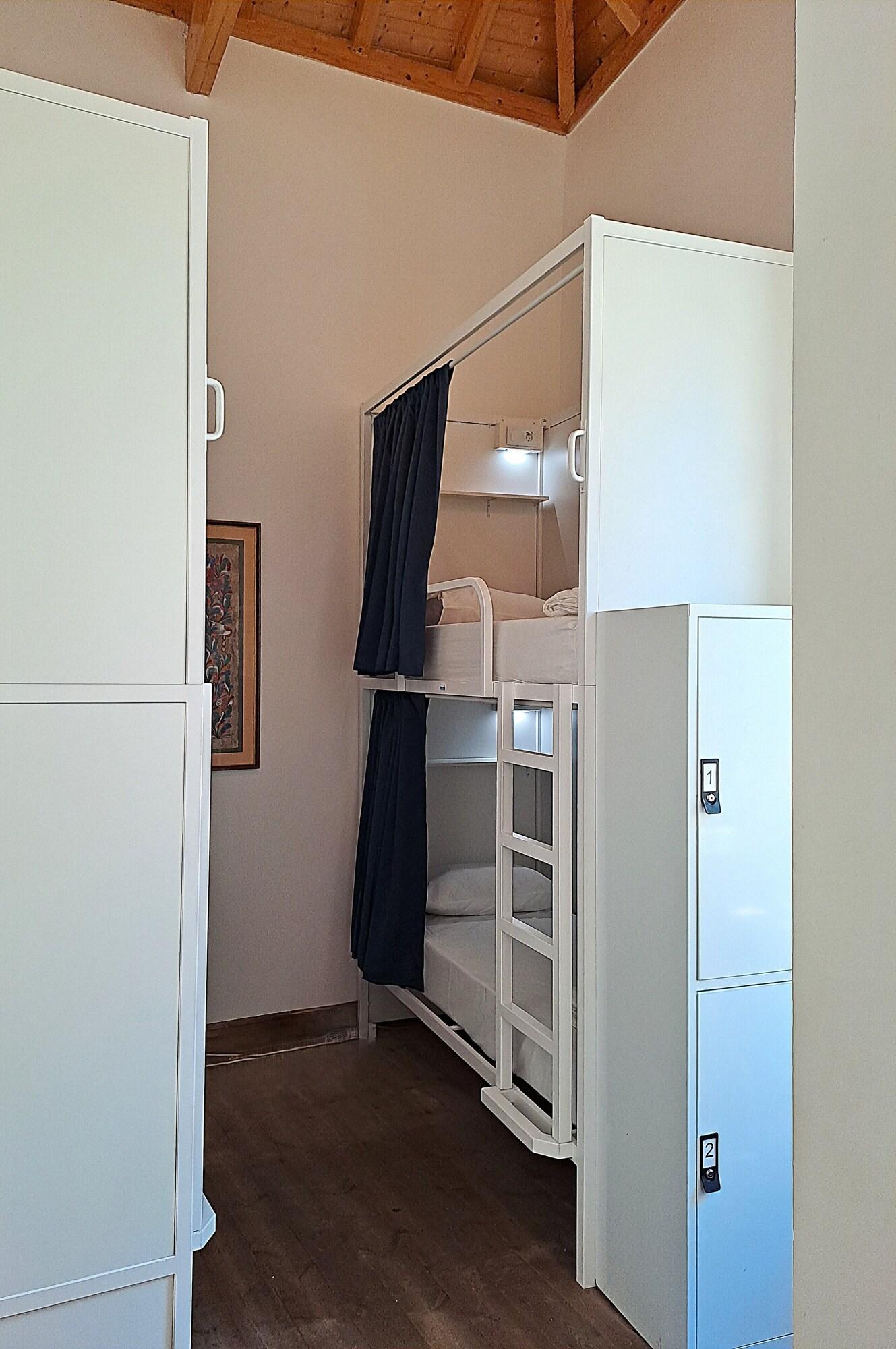 Varios Tilia Hostel