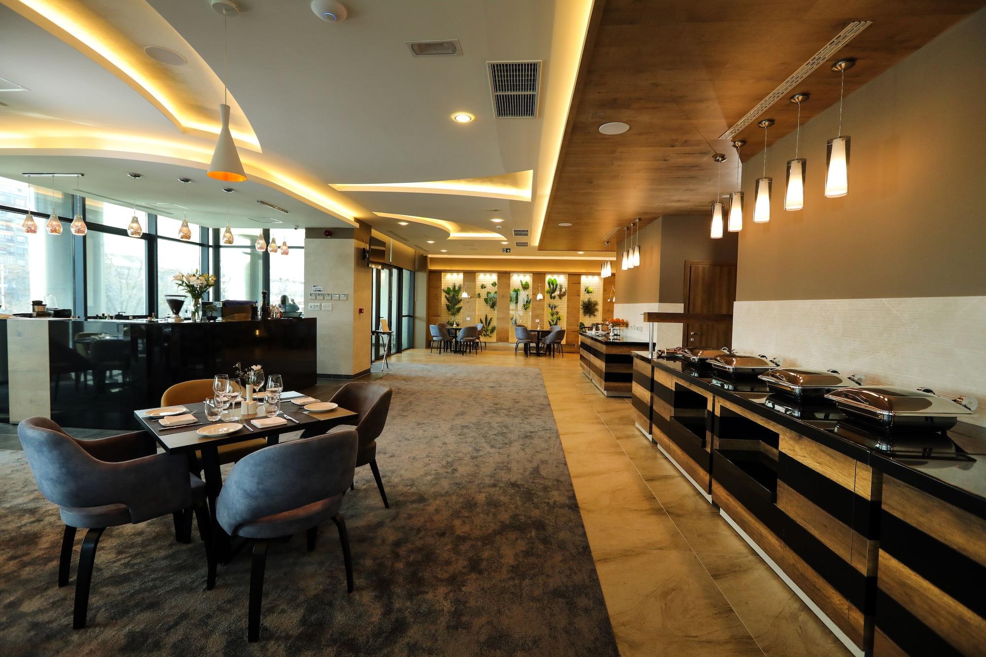 Bar/Salón Mercure Tetovo