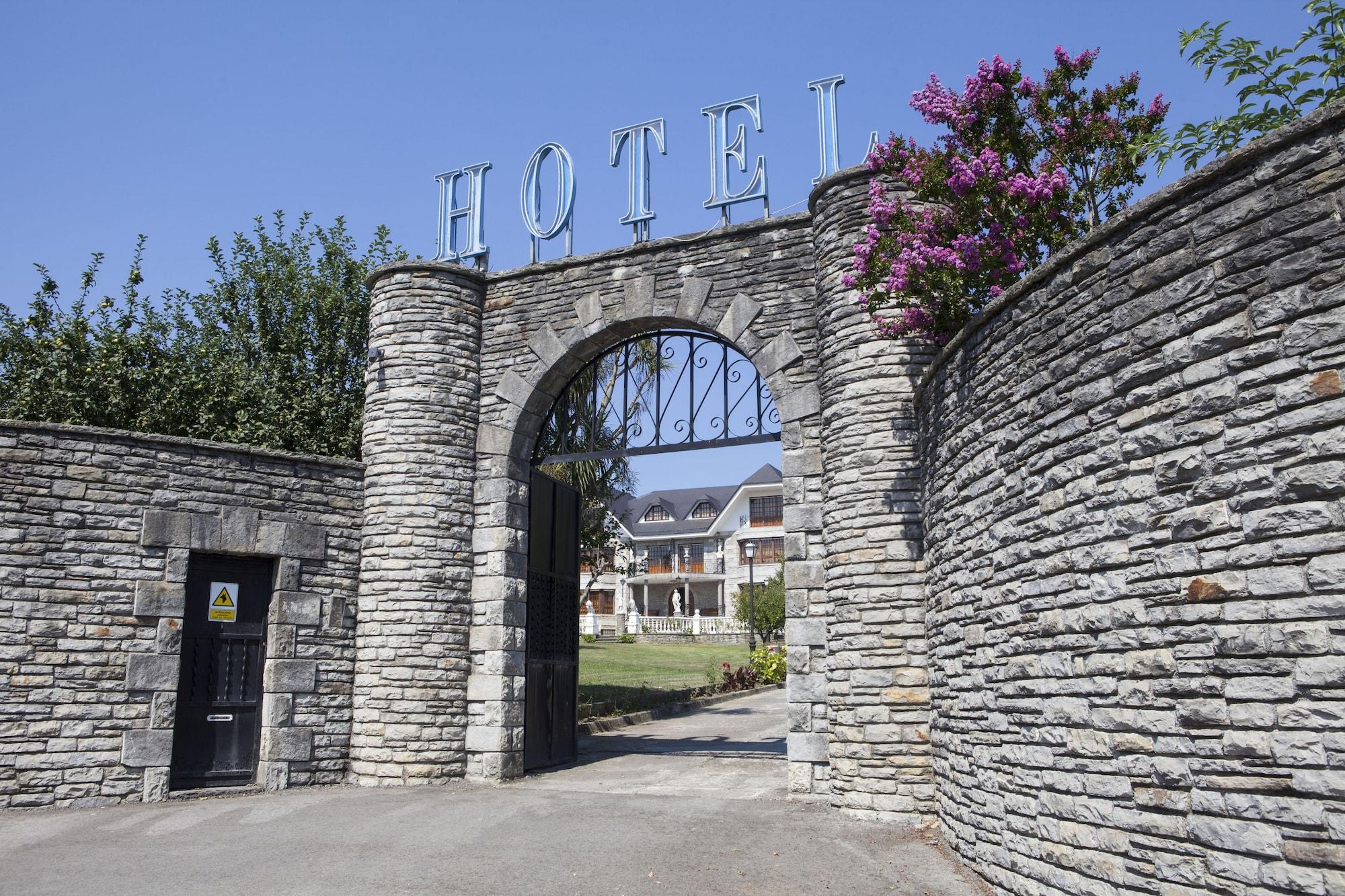 Vista Exterior Hotel Antoyana