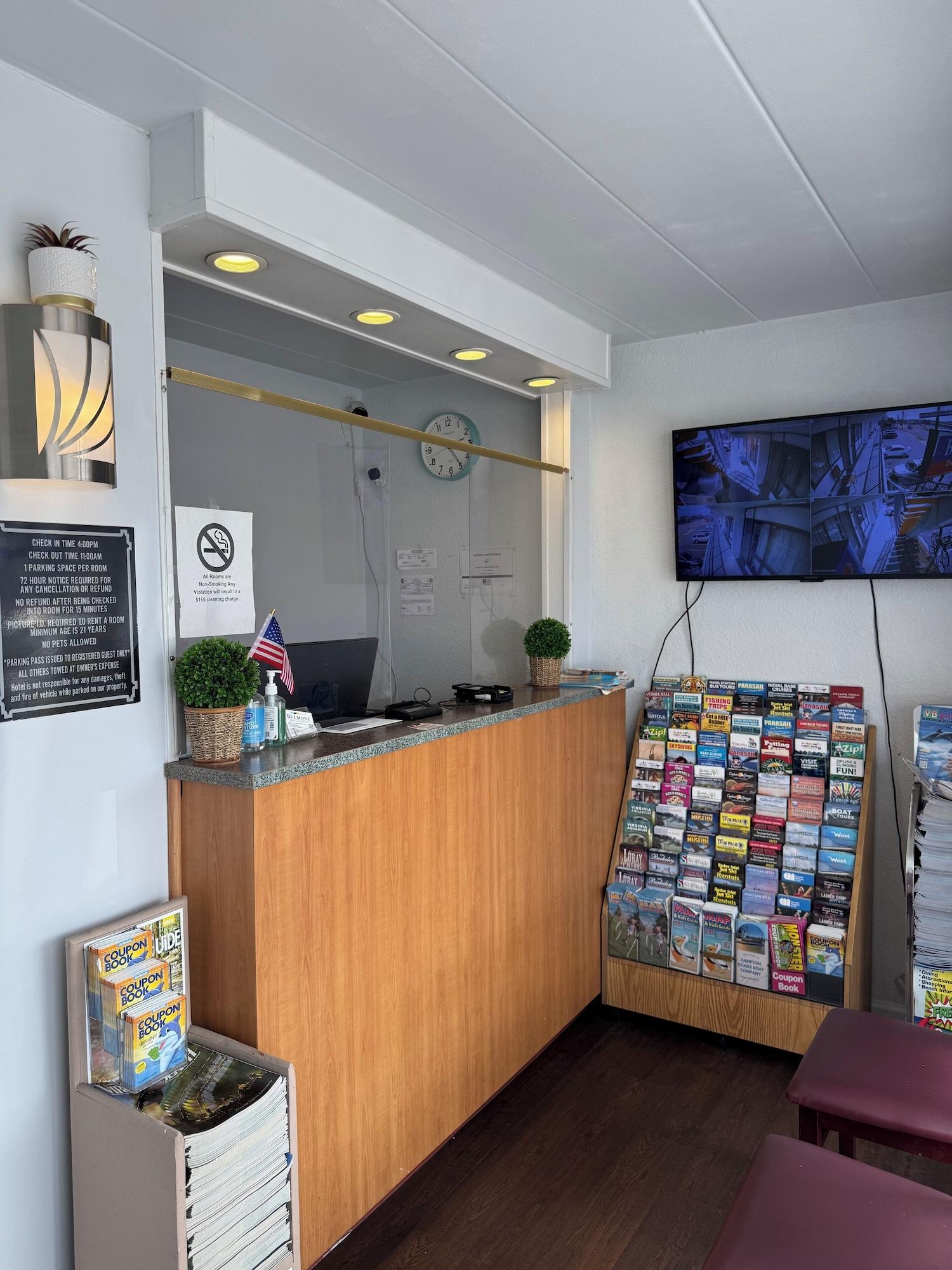 Vista Lobby Belmont Inn And Suites