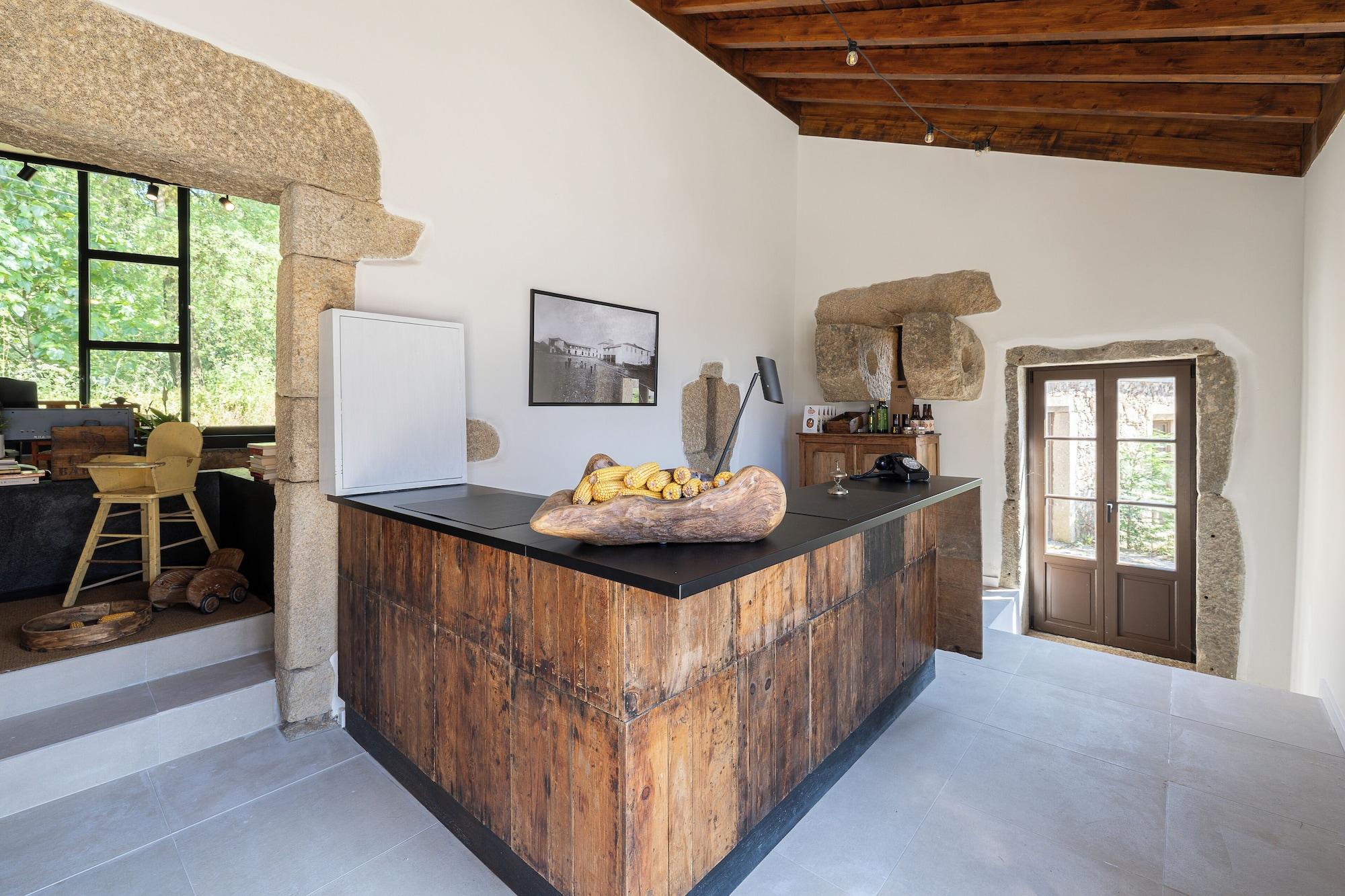 Vista Lobby CasaNova Farmhouse