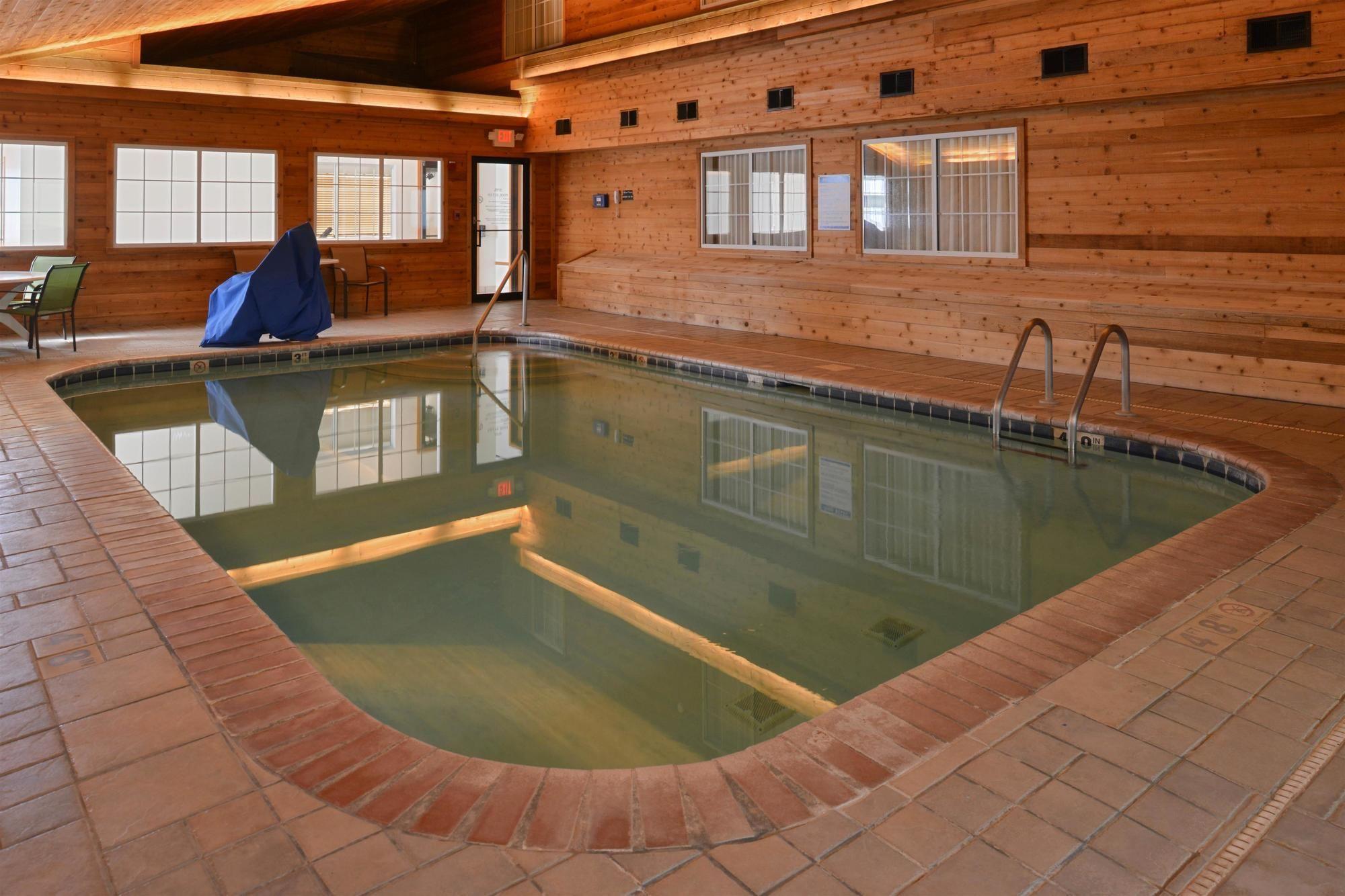 Vista Piscina Americas Best Value Inn & Suites Atlantic