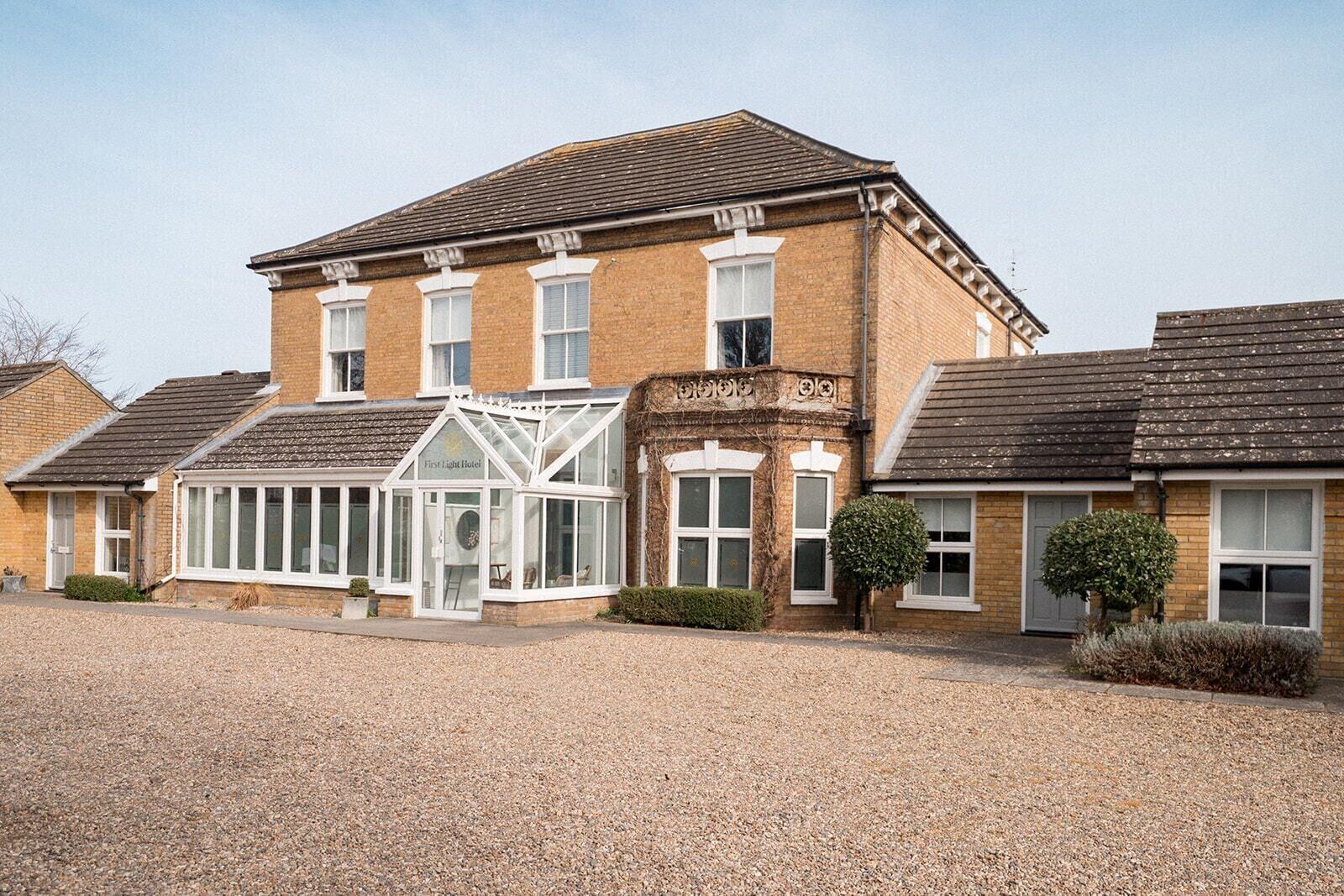 Vista Exterior First Light Hotel